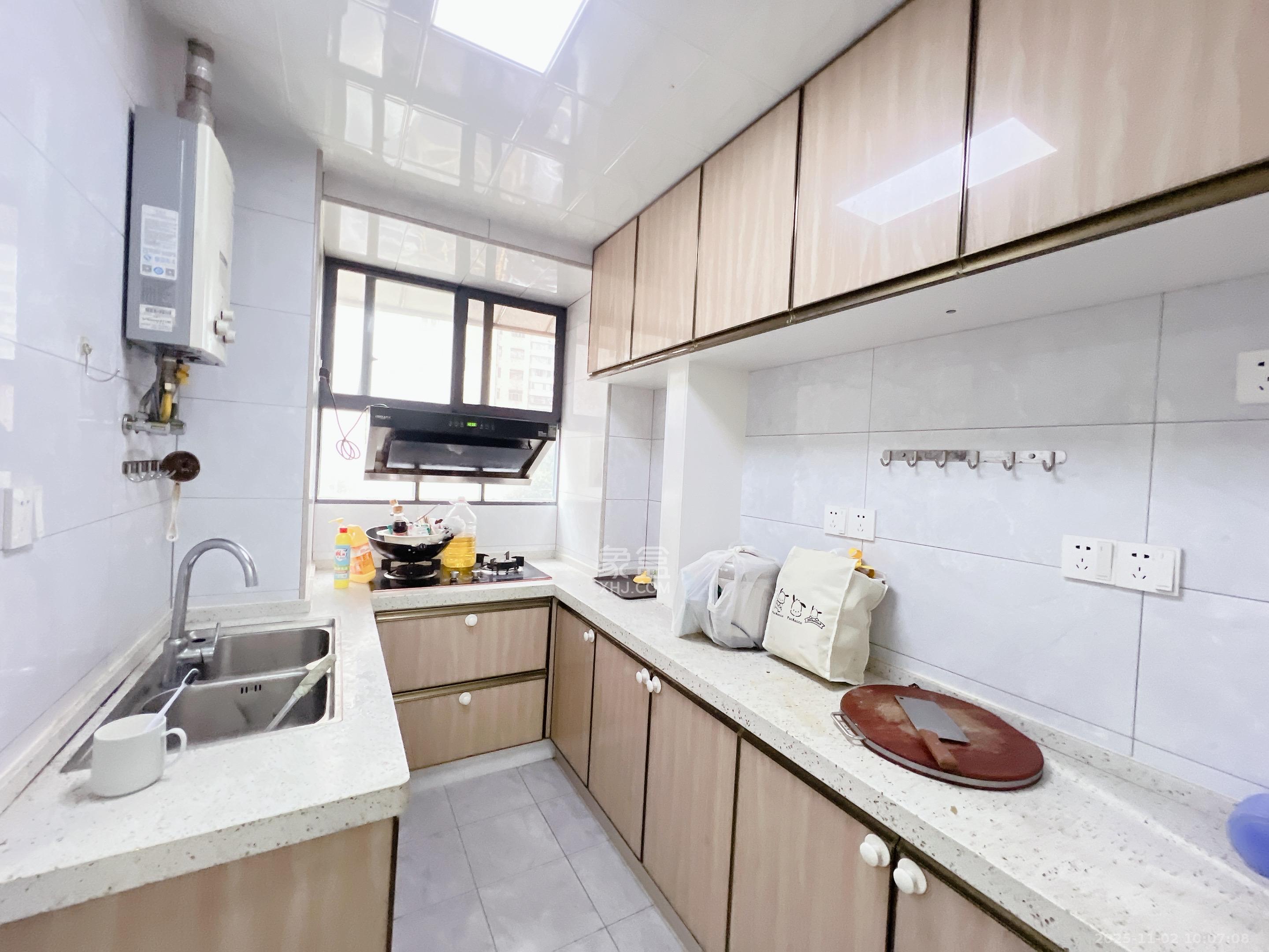 省体委冠军楼 2室1厅1卫 2400.0元/月 省体委冠军楼 2室1厅1卫 2400.0元/月室内图