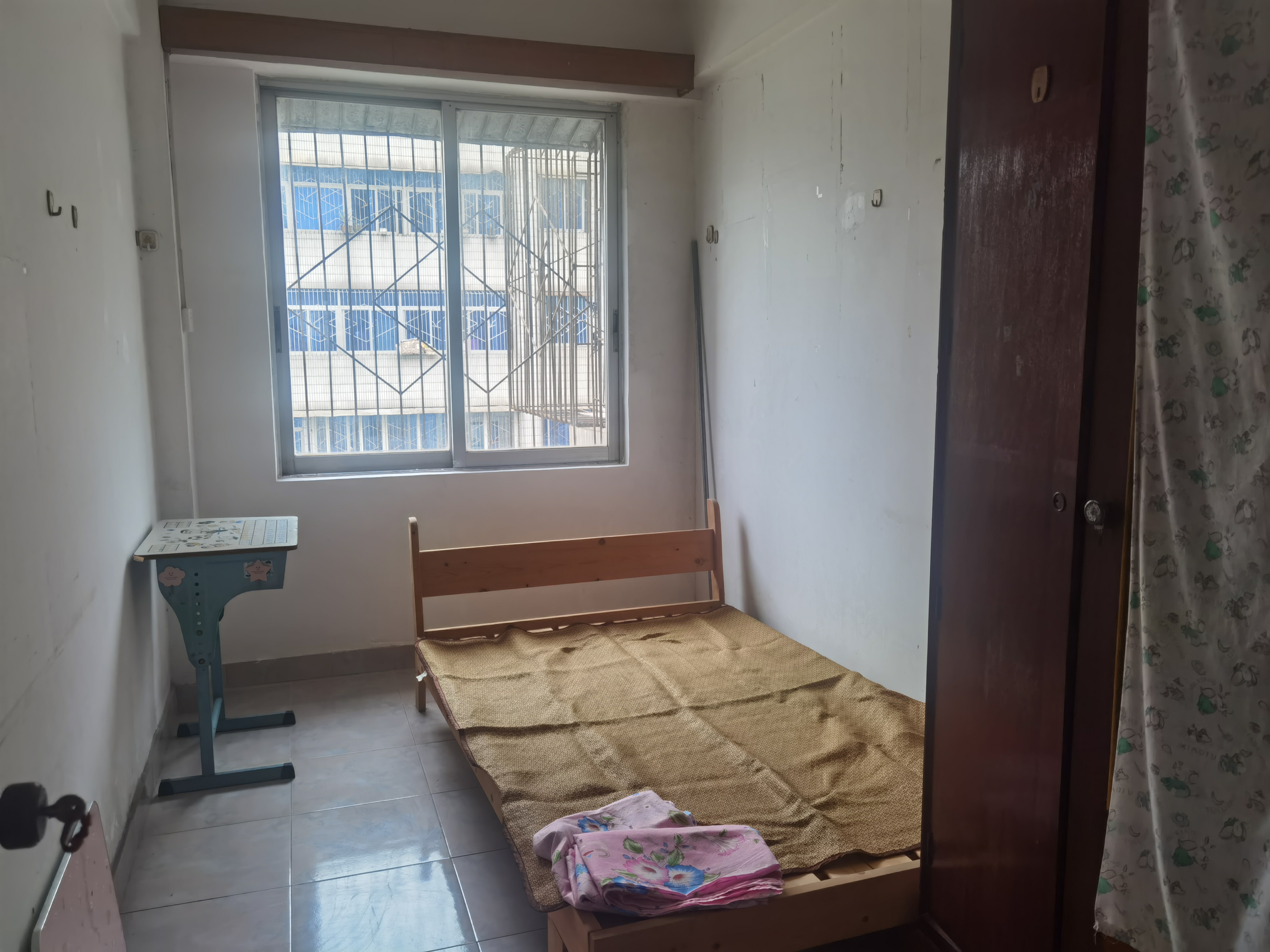 海南省汽车制配厂宿舍（海秀路汽车西站旁）  1室0厅0卫    92.0万客厅