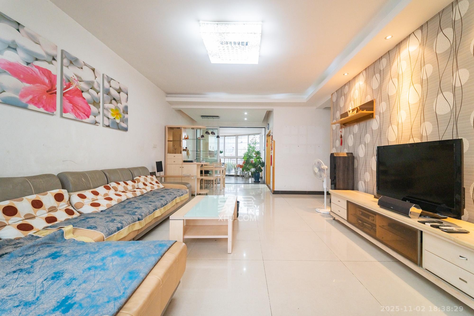 幸福洋房 3室2厅2卫 78.0万 幸福洋房 3室2厅2卫 78.0万客厅