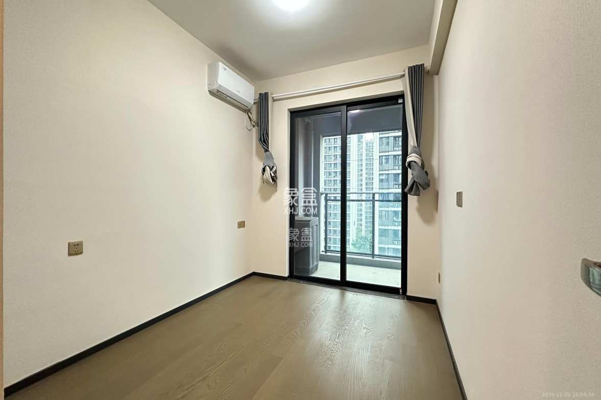 中海阅麓山二期 4室2厅2卫 3500.0元/月 中海阅麓山二期 4室2厅2卫 3500.0元/月室内图