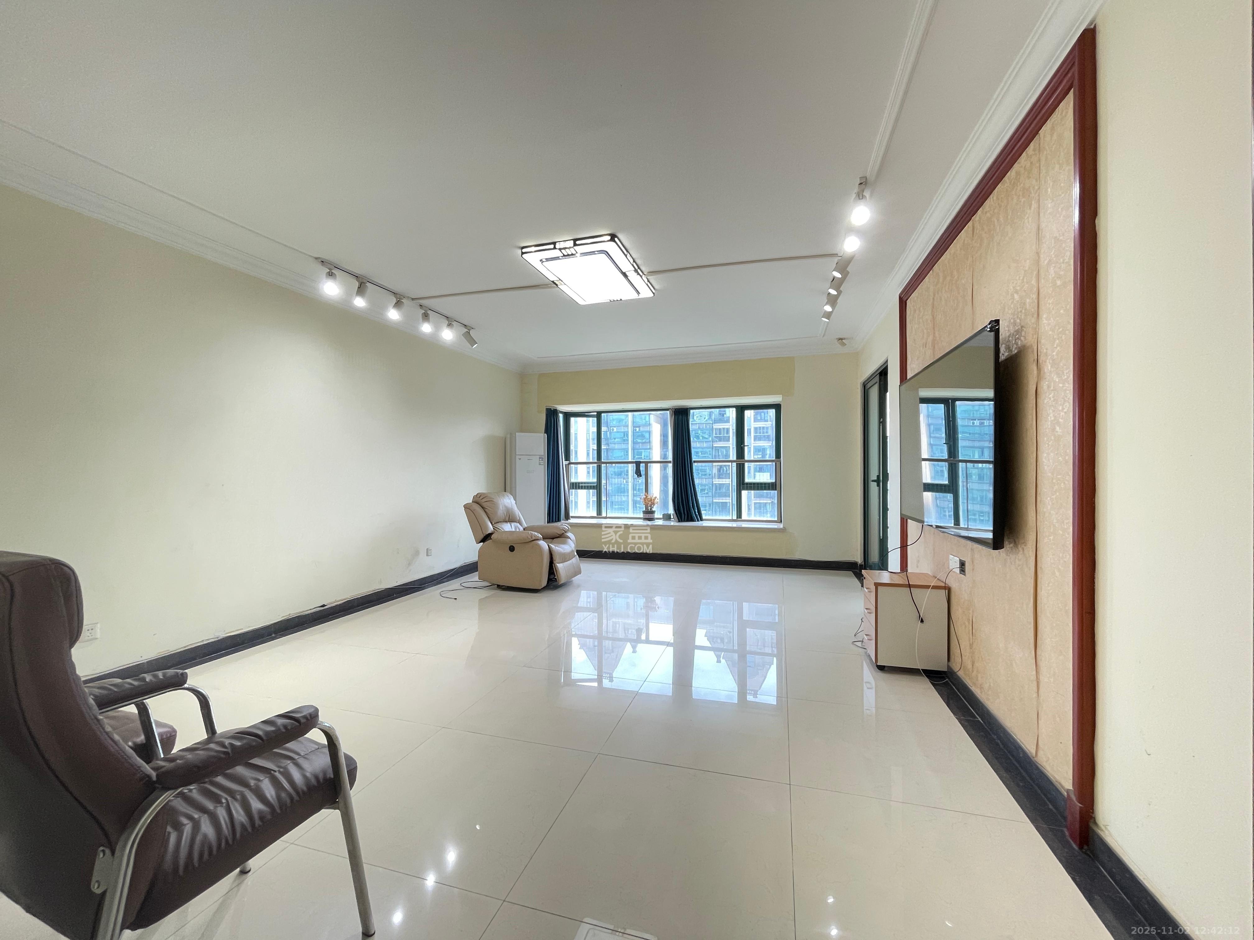 恒大名都  4室2厅4卫    3800.0元/月