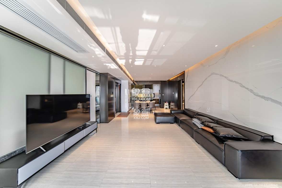 珠江颐德公馆 4室2厅3卫 8800.0元/月 珠江颐德公馆 4室2厅3卫 8800.0元/月室内图