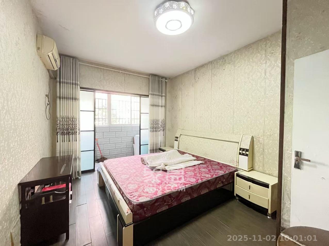 都市春天  1室2厅1卫    1800.0元/月 都市春天  1室2厅1卫    1800.0元/月室内图