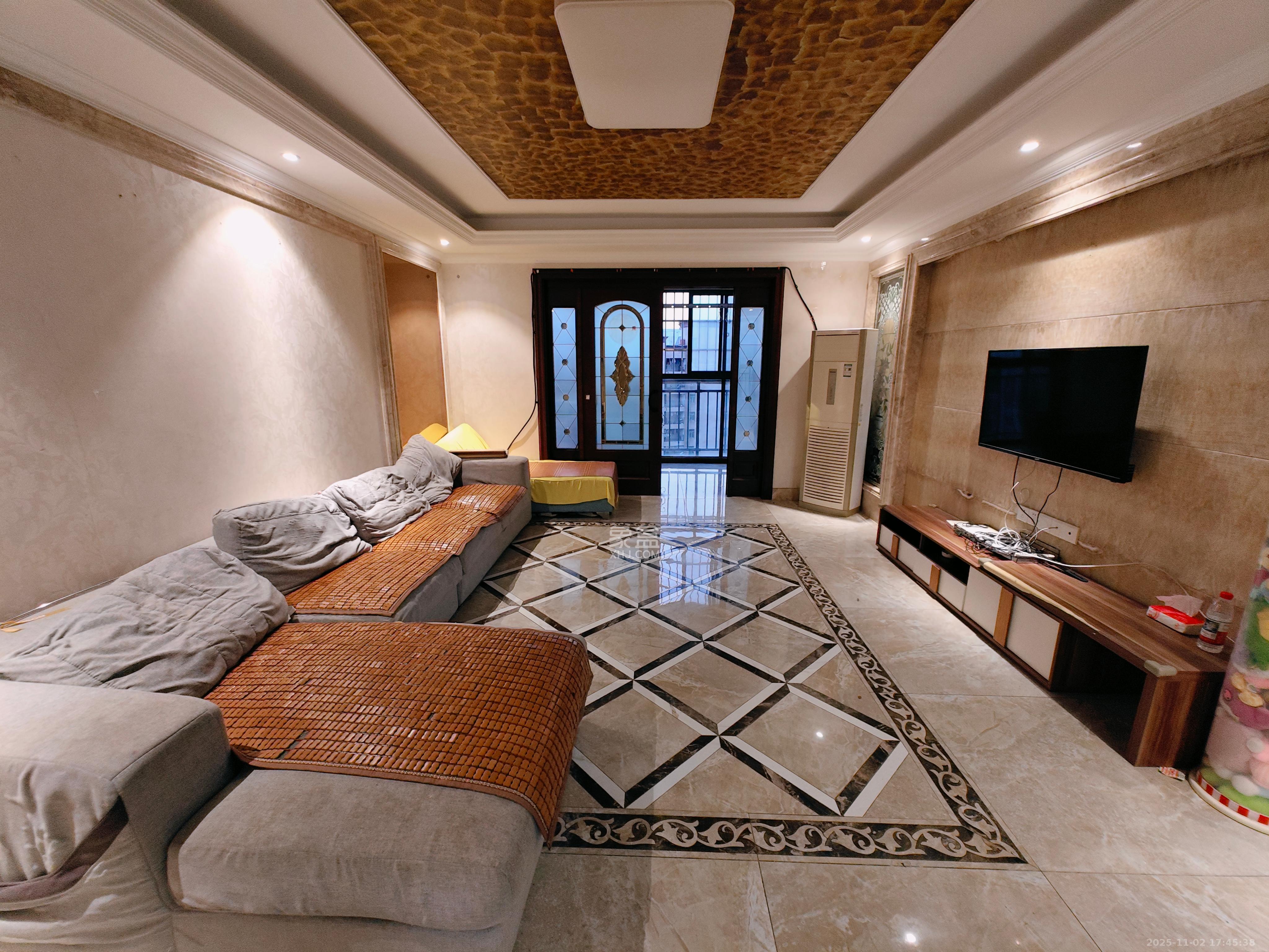 克拉美丽山庄（晟领国际）  4室2厅3卫    3200.0元/月