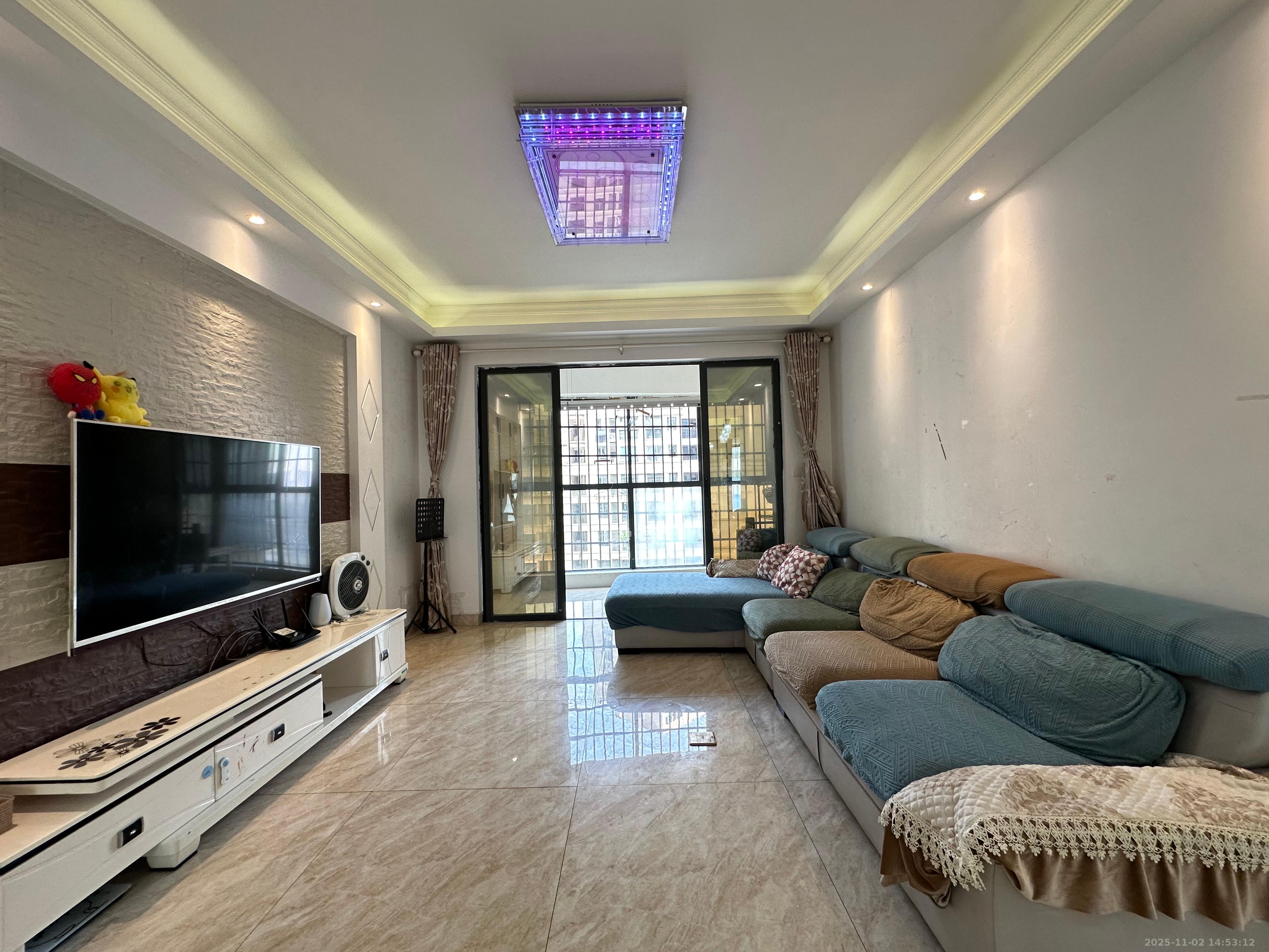 保利麓谷林语C区  3室2厅1卫    2400.0元/月室内图1