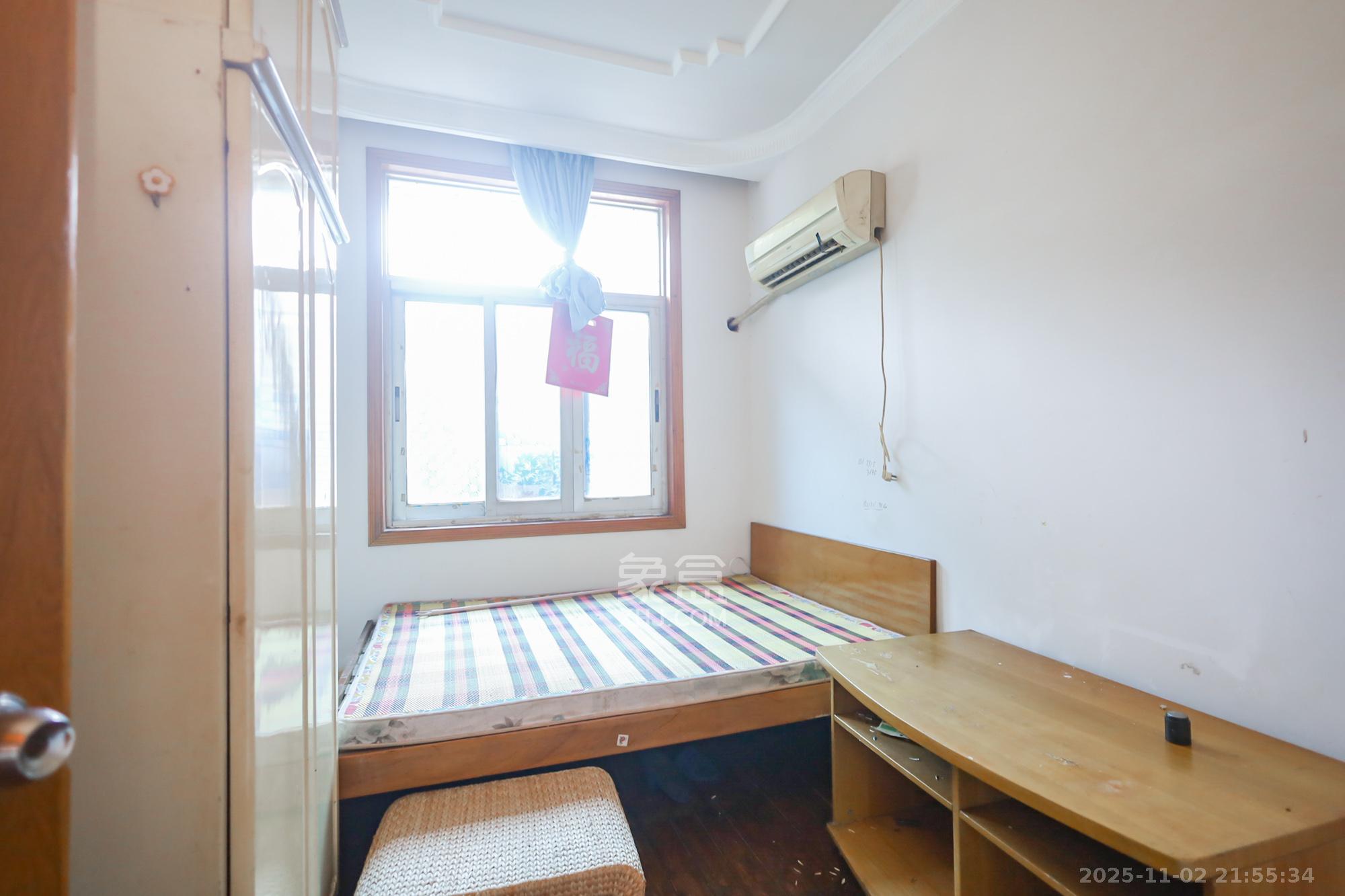 魏家坡机关小区 3室2厅2卫 118.0万 魏家坡机关小区 3室2厅2卫 118.0万卧室