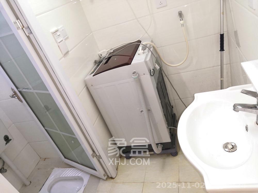 保利麓谷林语I区  1室1厅1卫    1400.0元/月室内图