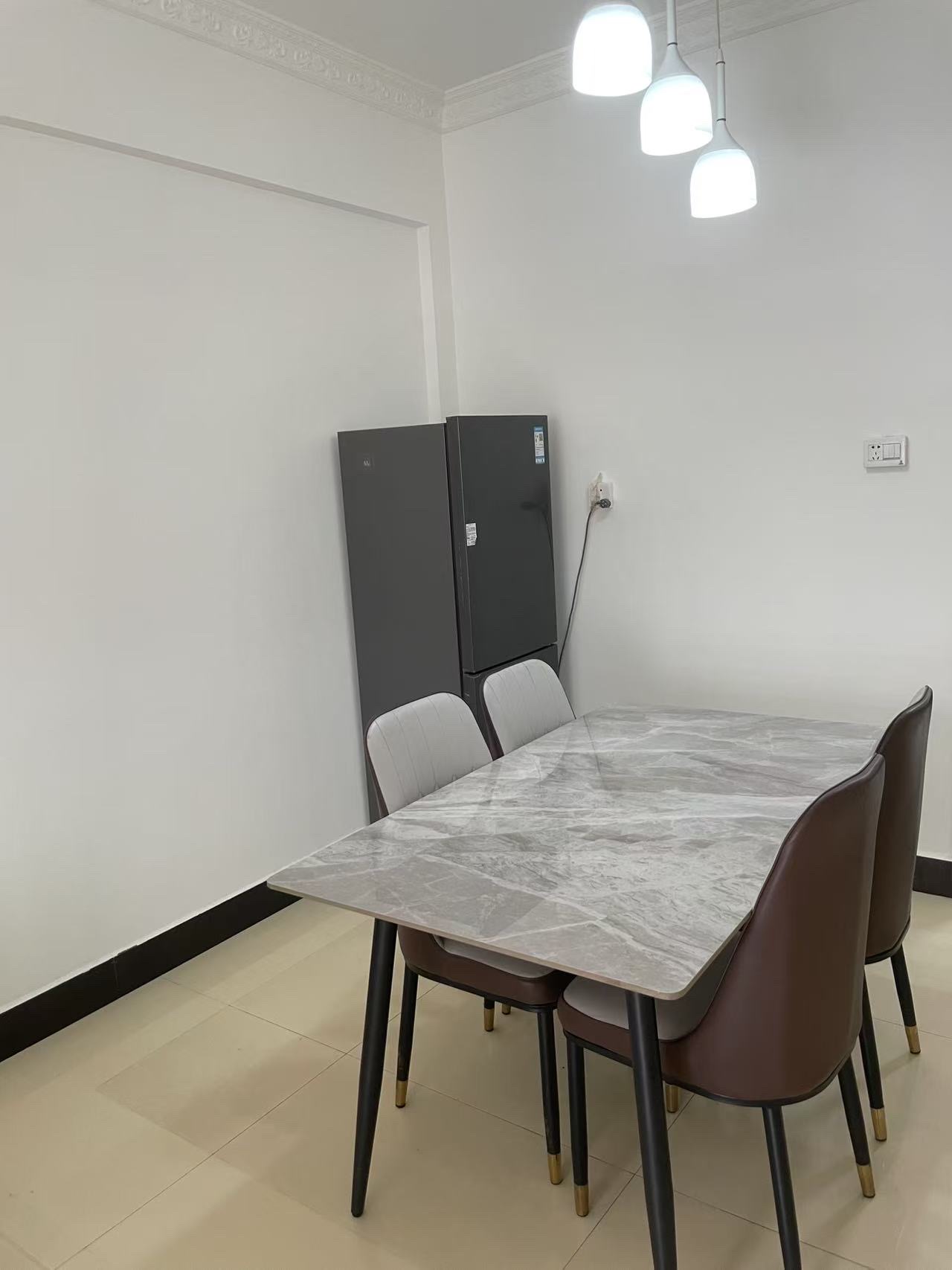 信力花苑  3室2厅2卫    2500.0元/月 信力花苑  3室2厅2卫    2500.0元/月室内图