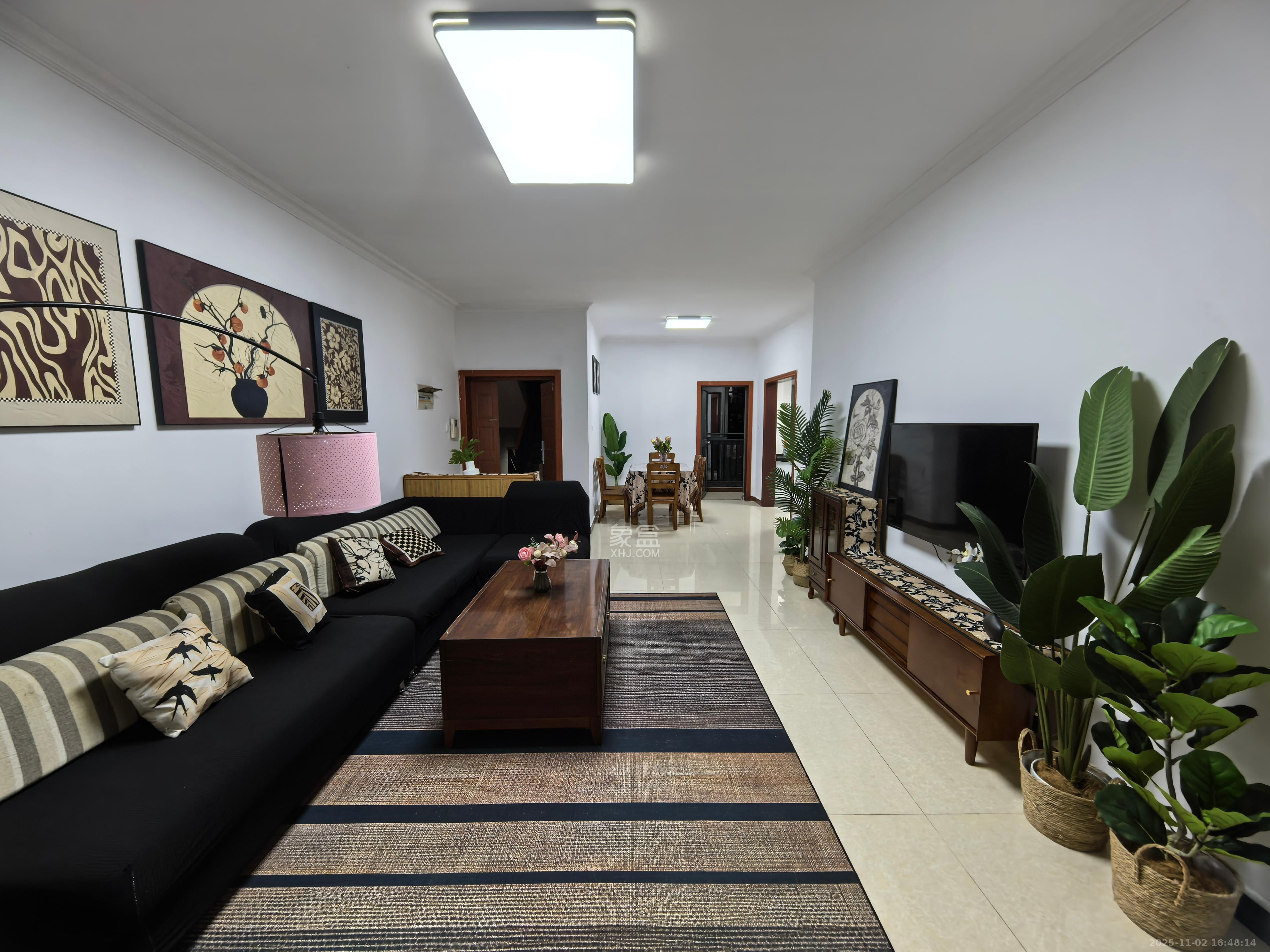 中城丽景香山园 2室2厅1卫 2500.0元/月 中城丽景香山园 2室2厅1卫 2500.0元/月室内图