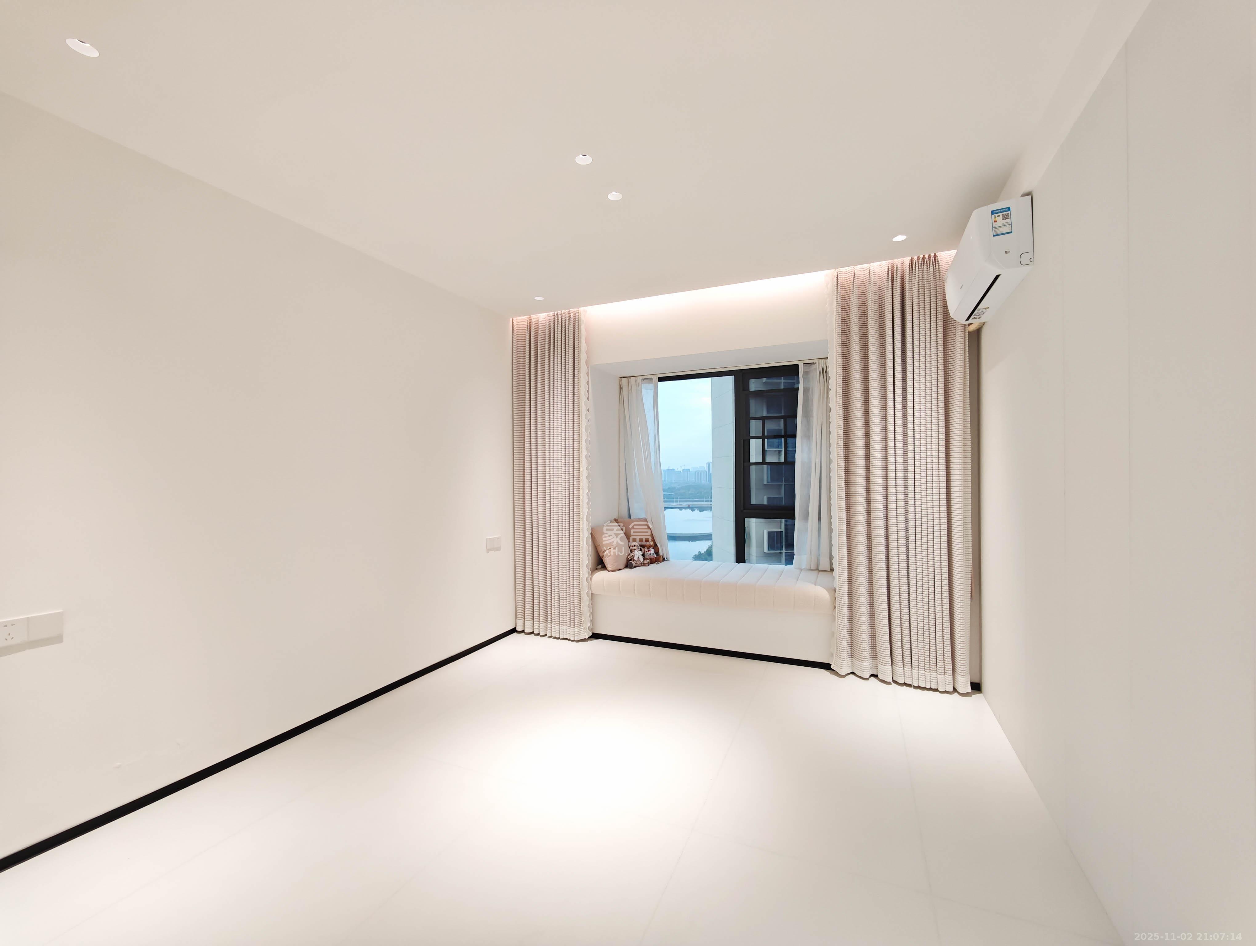 伊景园滨河苑  1室0厅0卫    105.0万卧室