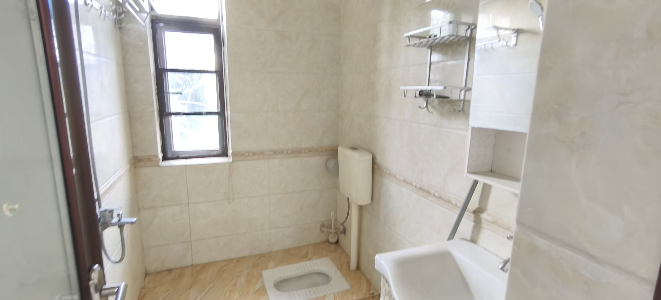 鸿天阁 3室2厅1卫 2600.0元/月 鸿天阁 3室2厅1卫 2600.0元/月室内图