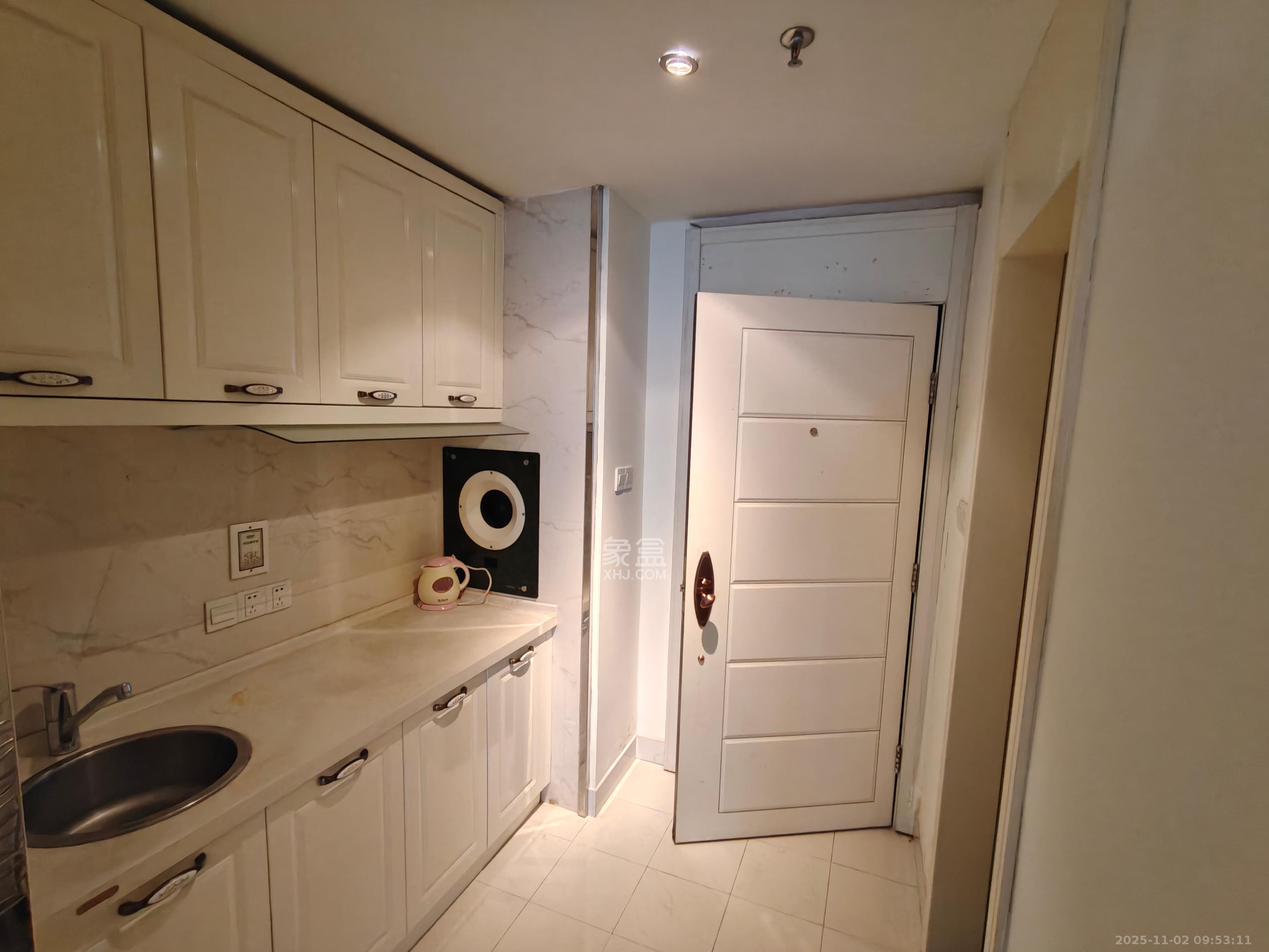 标志商务中心  1室1厅1卫    1600.0元/月室内图