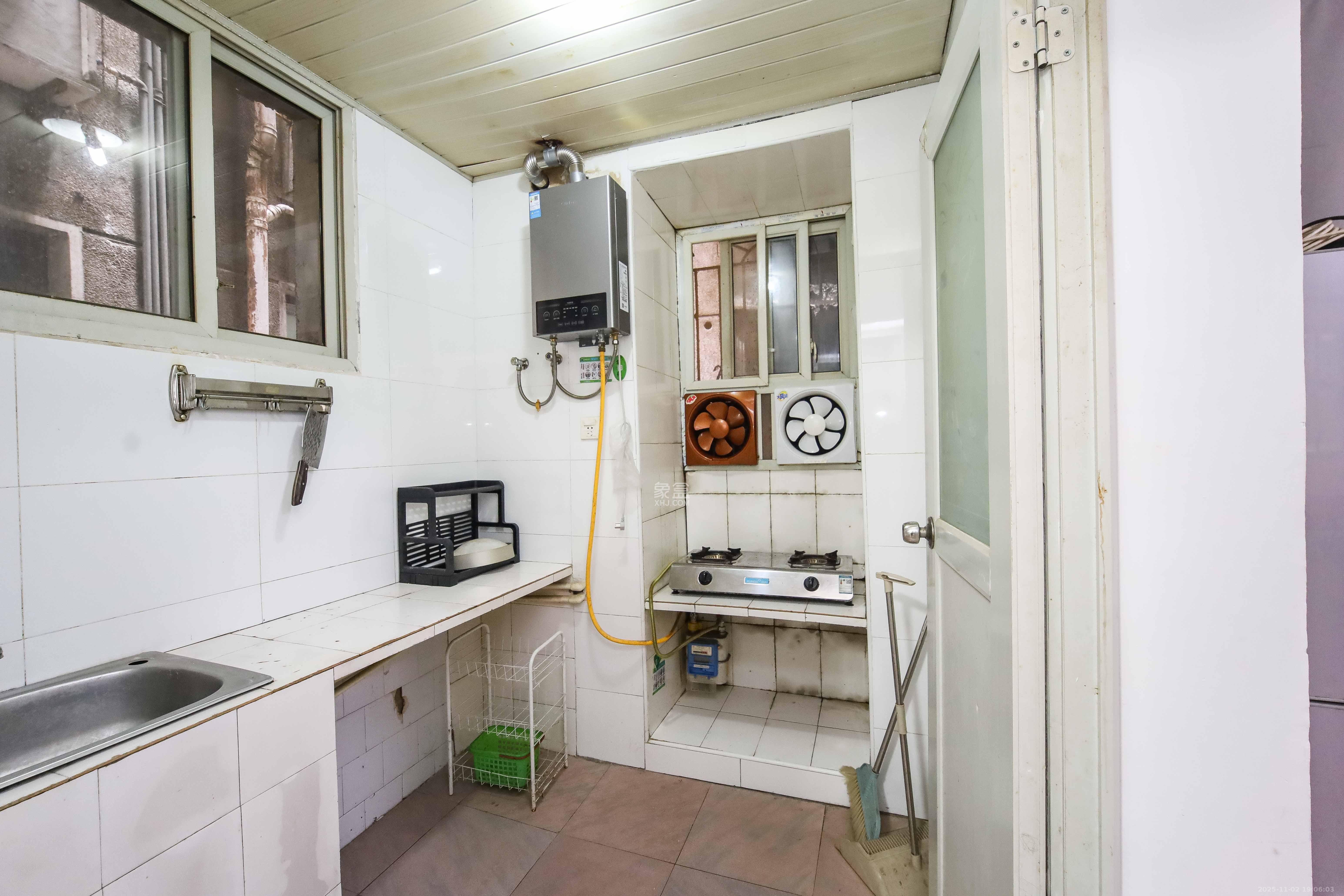 东进小区  2室1厅1卫    44.68万 东进小区  2室1厅1卫    44.68万厨房