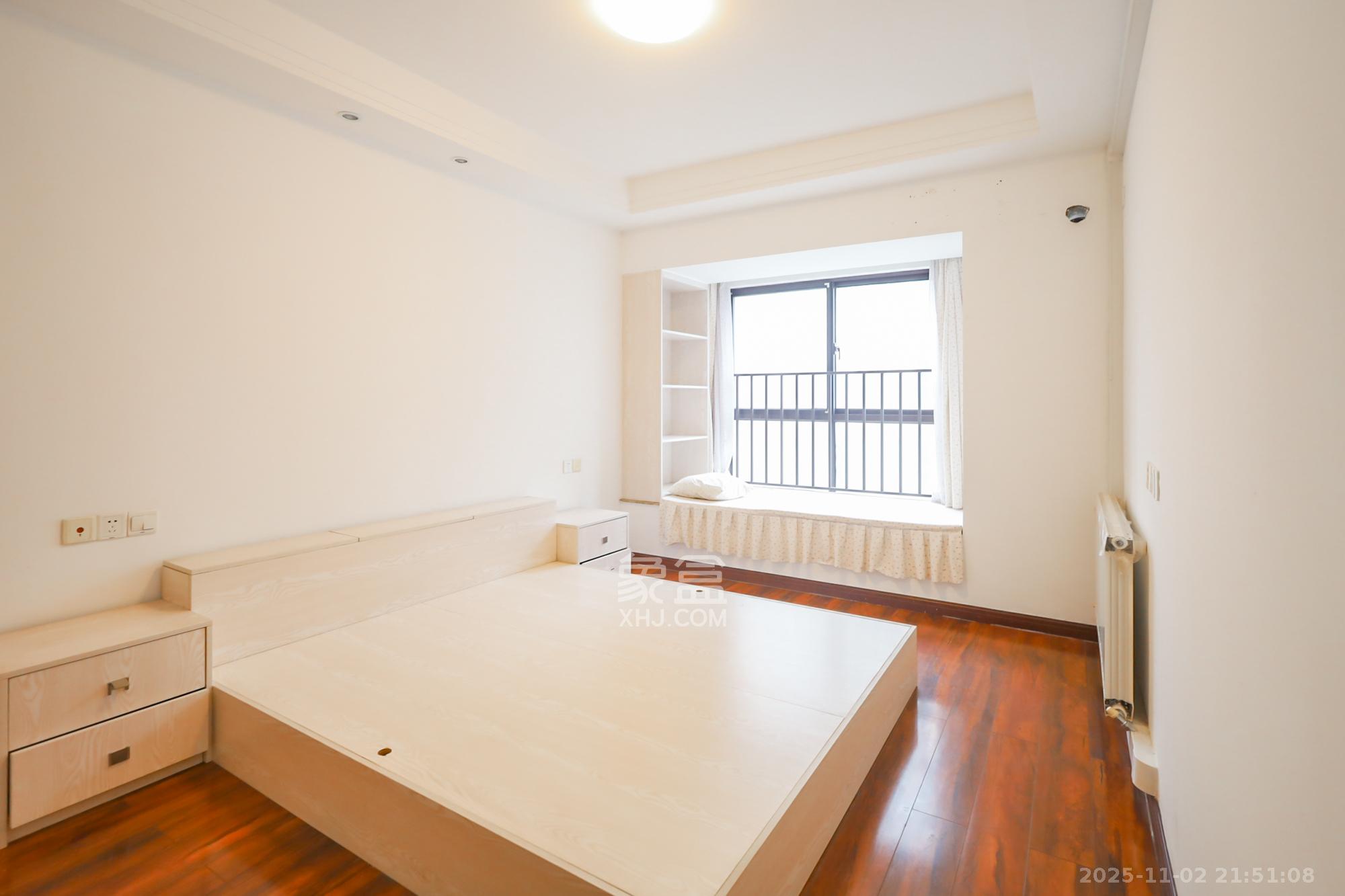 绿地中央广场 3室2厅1卫 100.0万 绿地中央广场 3室2厅1卫 100.0万卧室