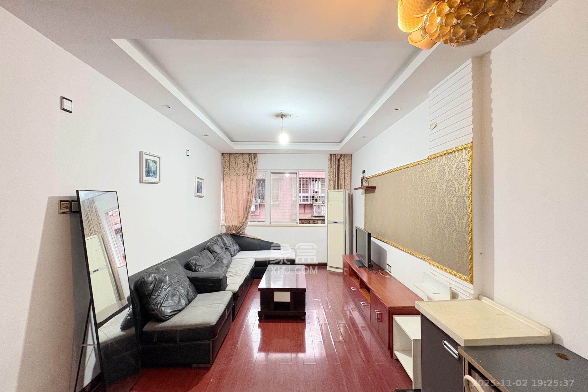 新富城 2室2厅1卫 59.0万 新富城 2室2厅1卫 59.0万客厅