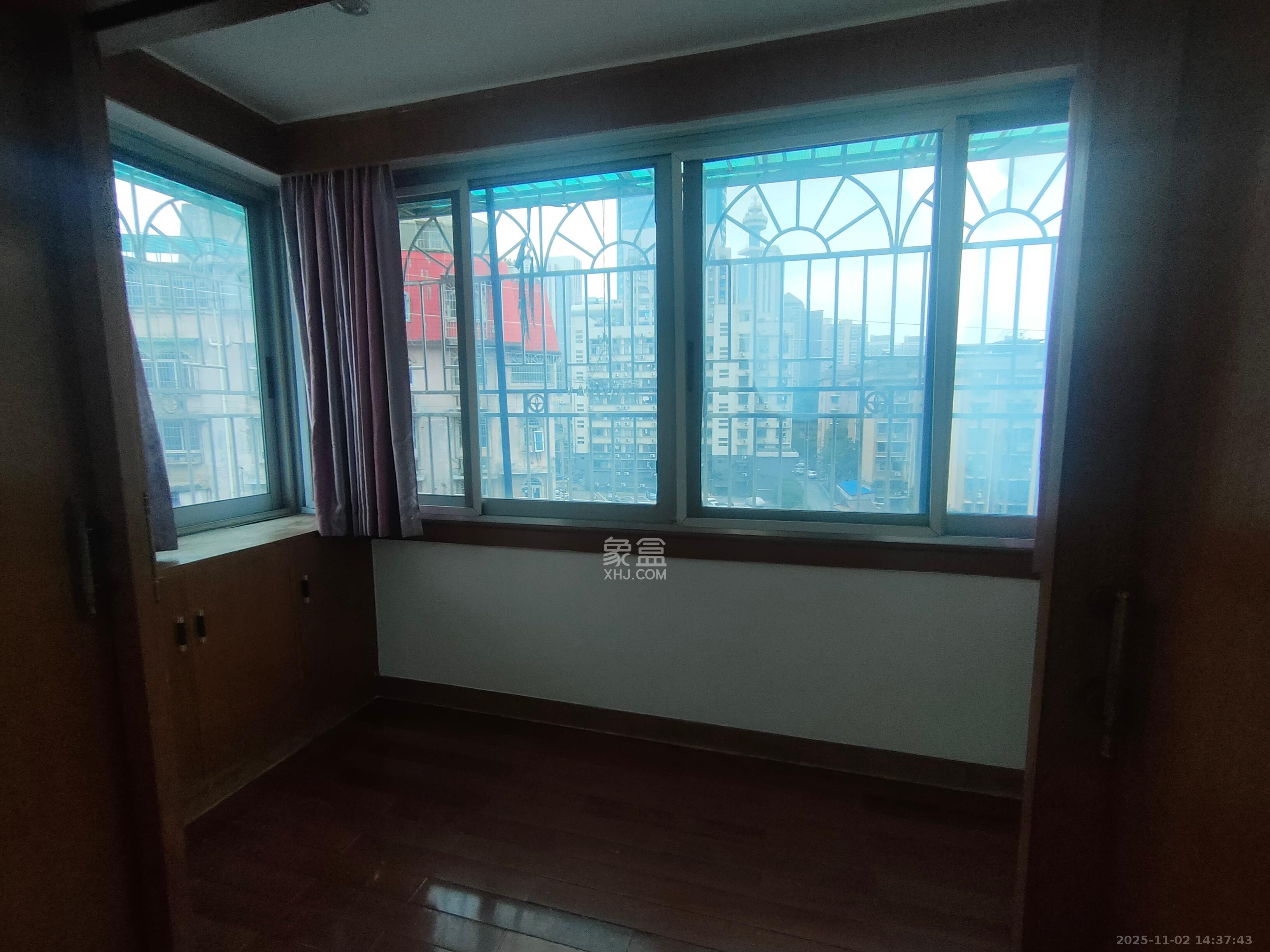 鸿园小区 3室2厅2卫 3000.0元/月 鸿园小区 3室2厅2卫 3000.0元/月室内图