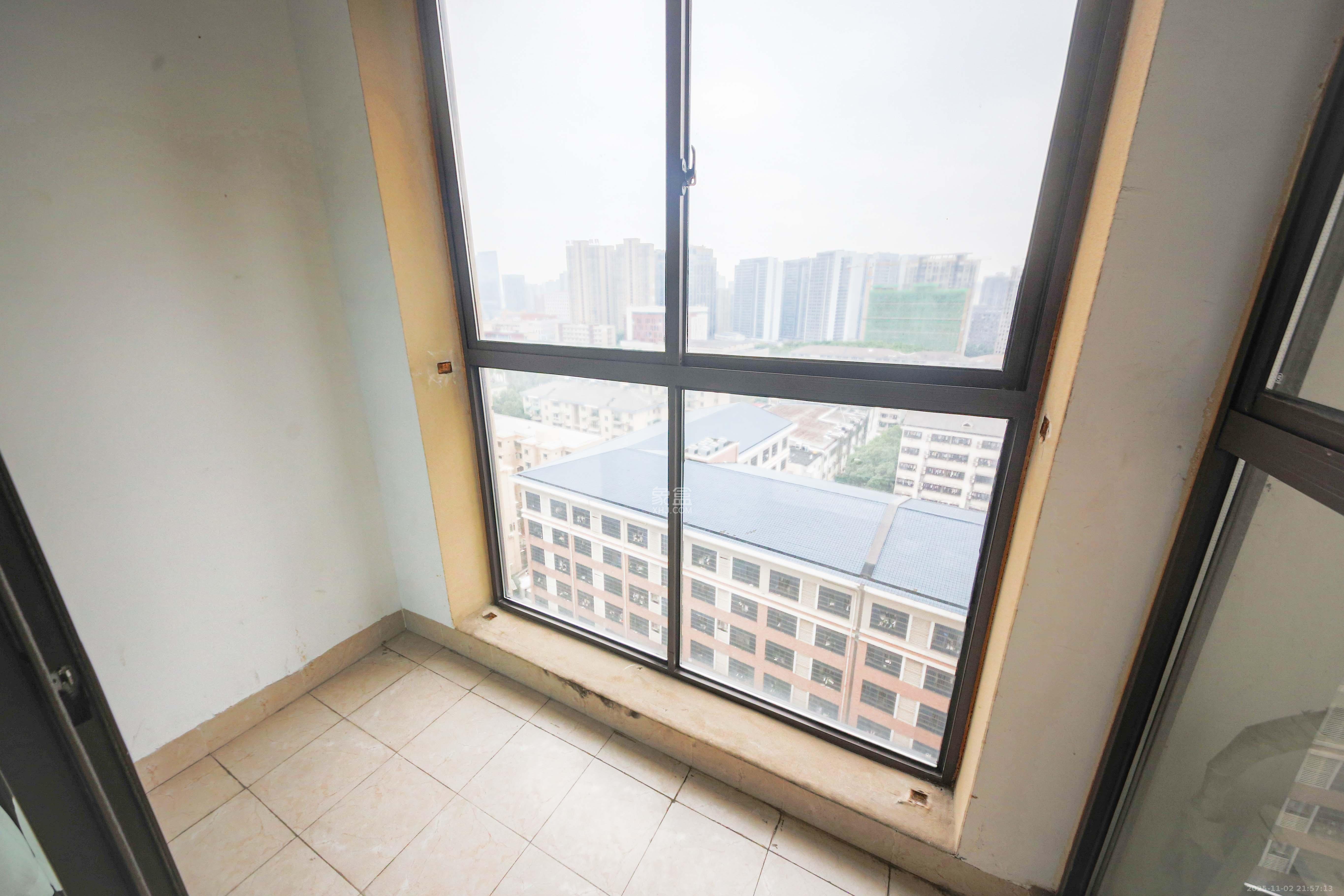 中建信和城 1室1厅1卫 40.0万 中建信和城 1室1厅1卫 40.0万阳台