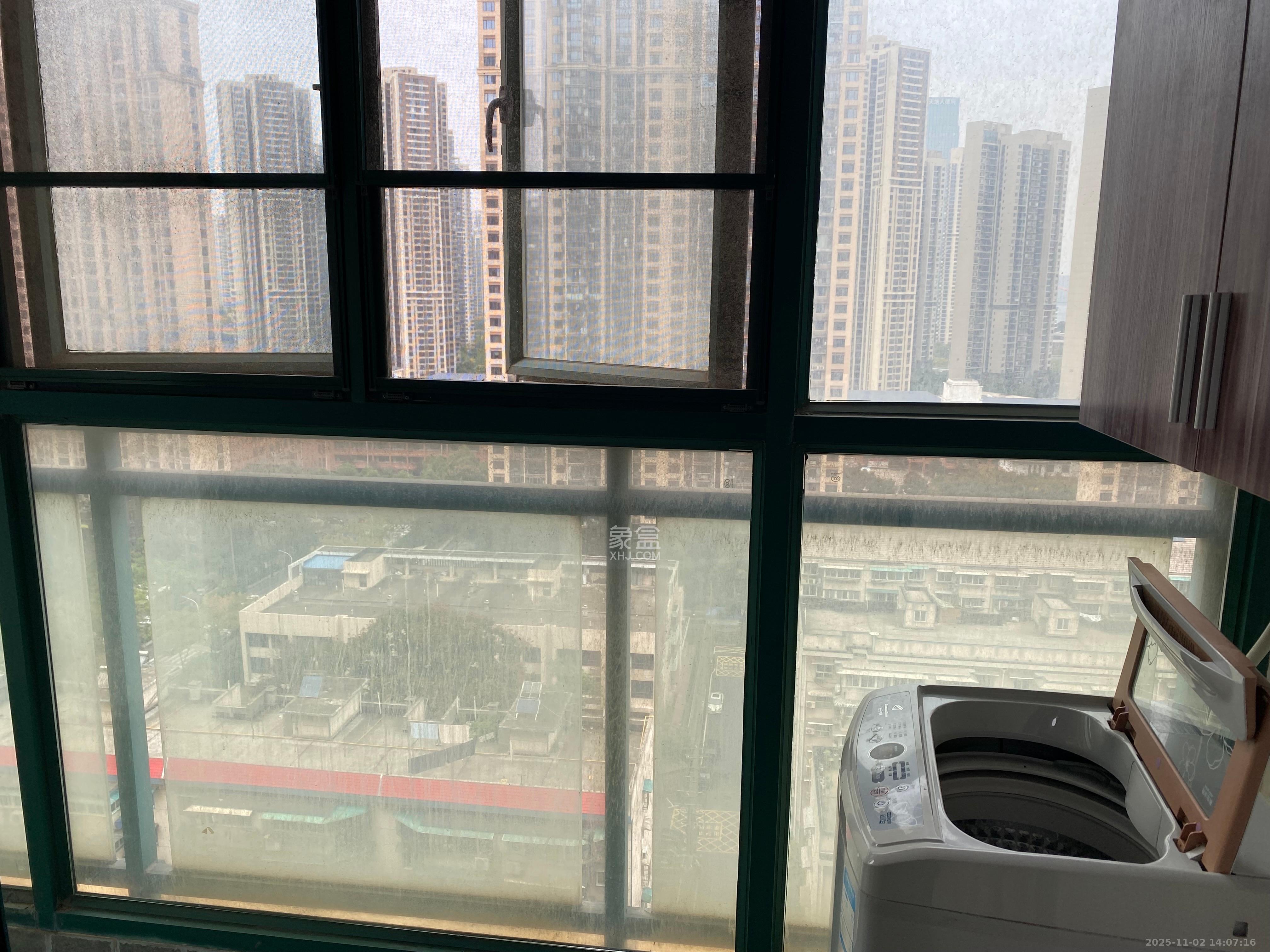 滨江金座  1室2厅1卫    3300.0元/月室内图