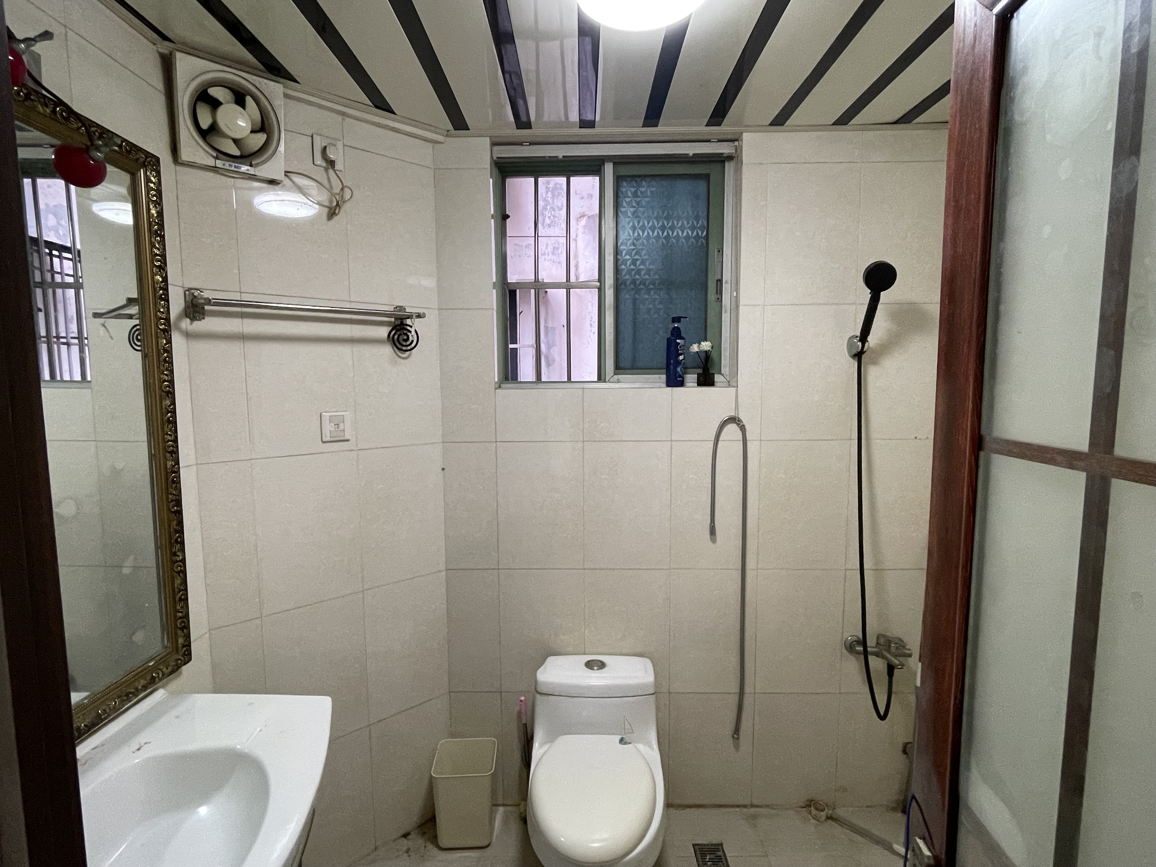 置地花园  4室2厅2卫    3300.0元/月室内图