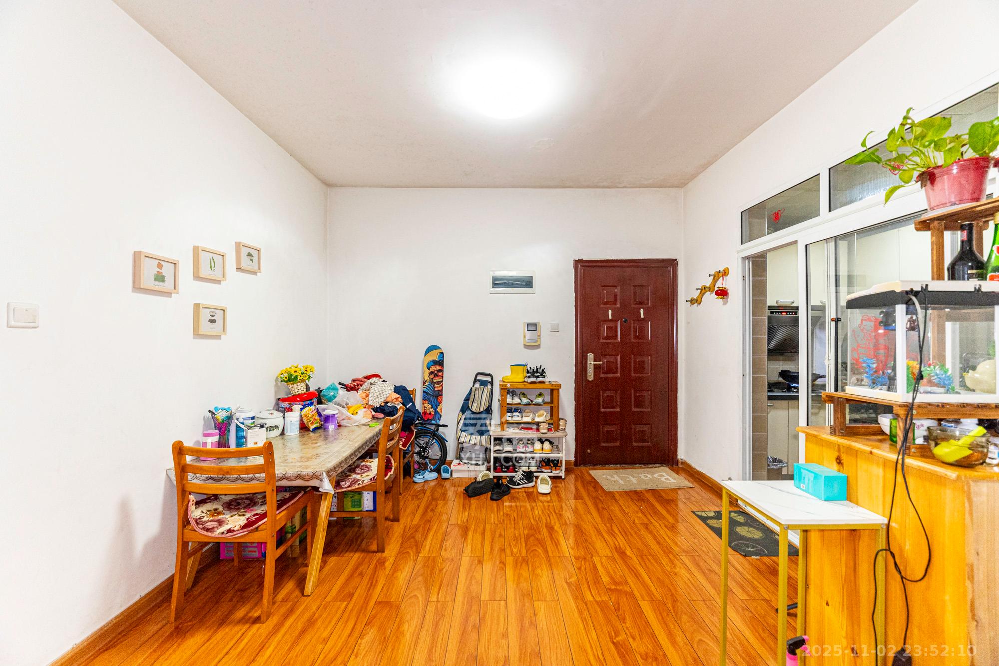 幸福里润城(幸福里二期) 1室2厅1卫 55.0万 幸福里润城(幸福里二期) 1室2厅1卫 55.0万客厅