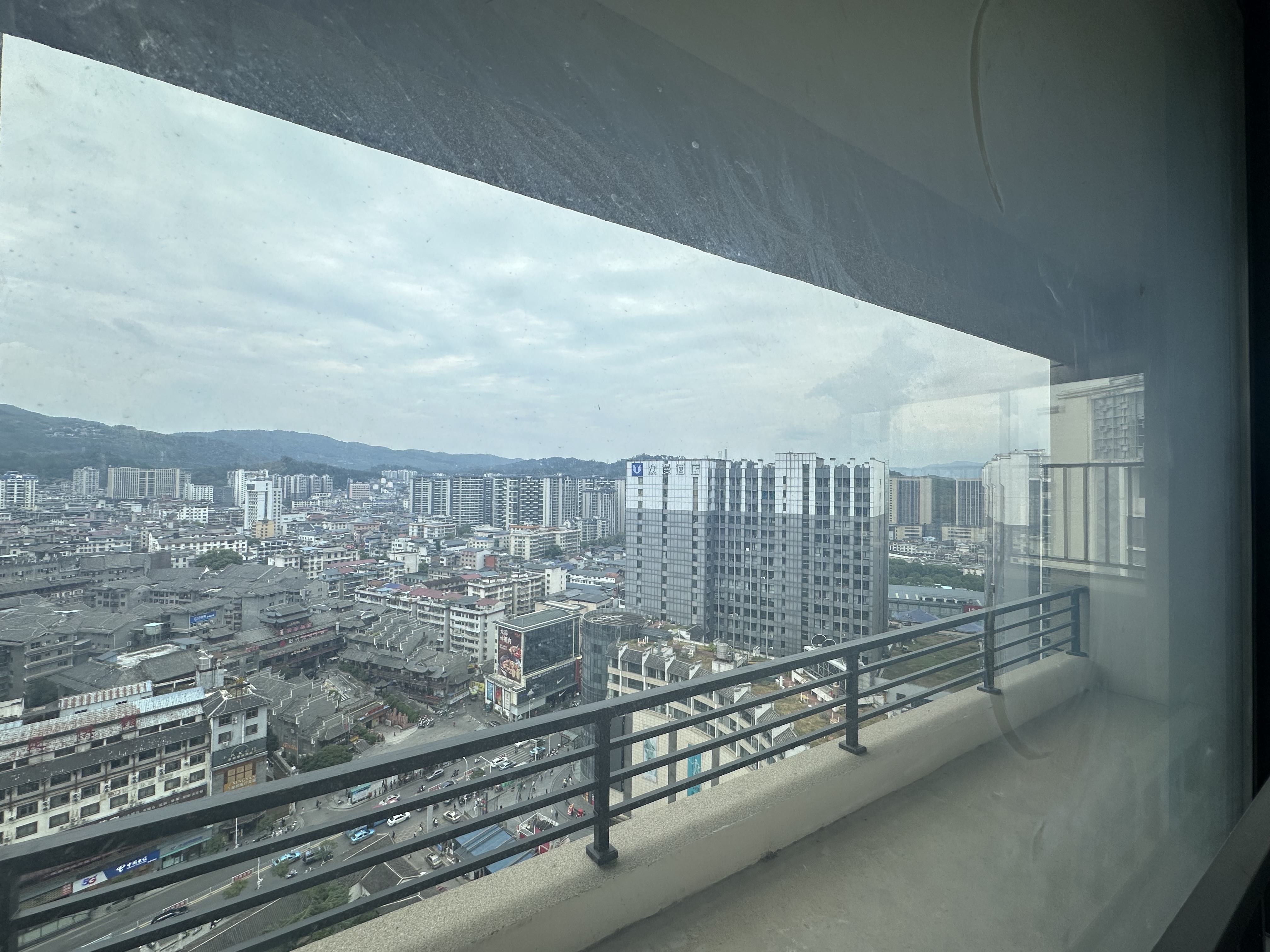 奇峰广场  4室0厅0卫    3333.0元/月室内图