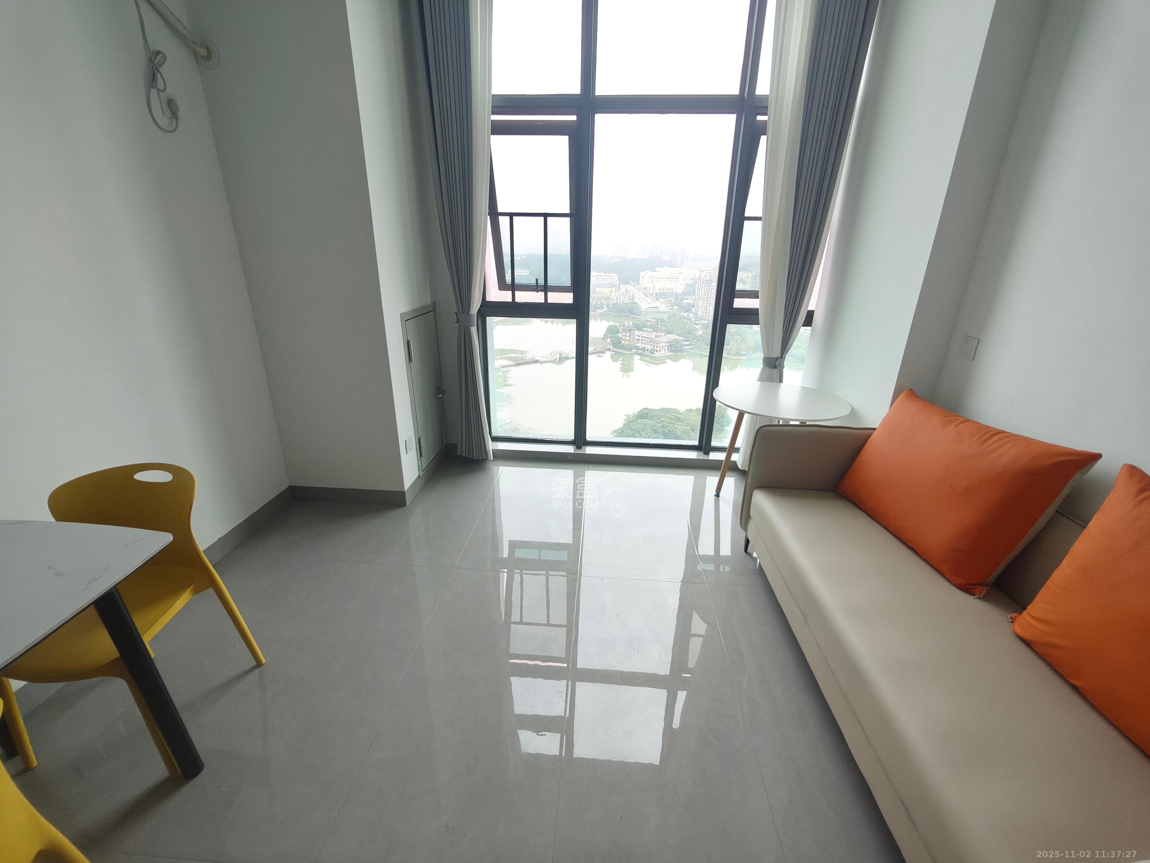 绿地V岛  1室0厅0卫    2600.0元/月室内图