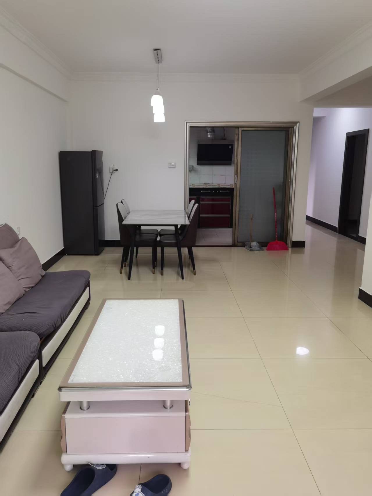 信力花苑  3室2厅2卫    2500.0元/月