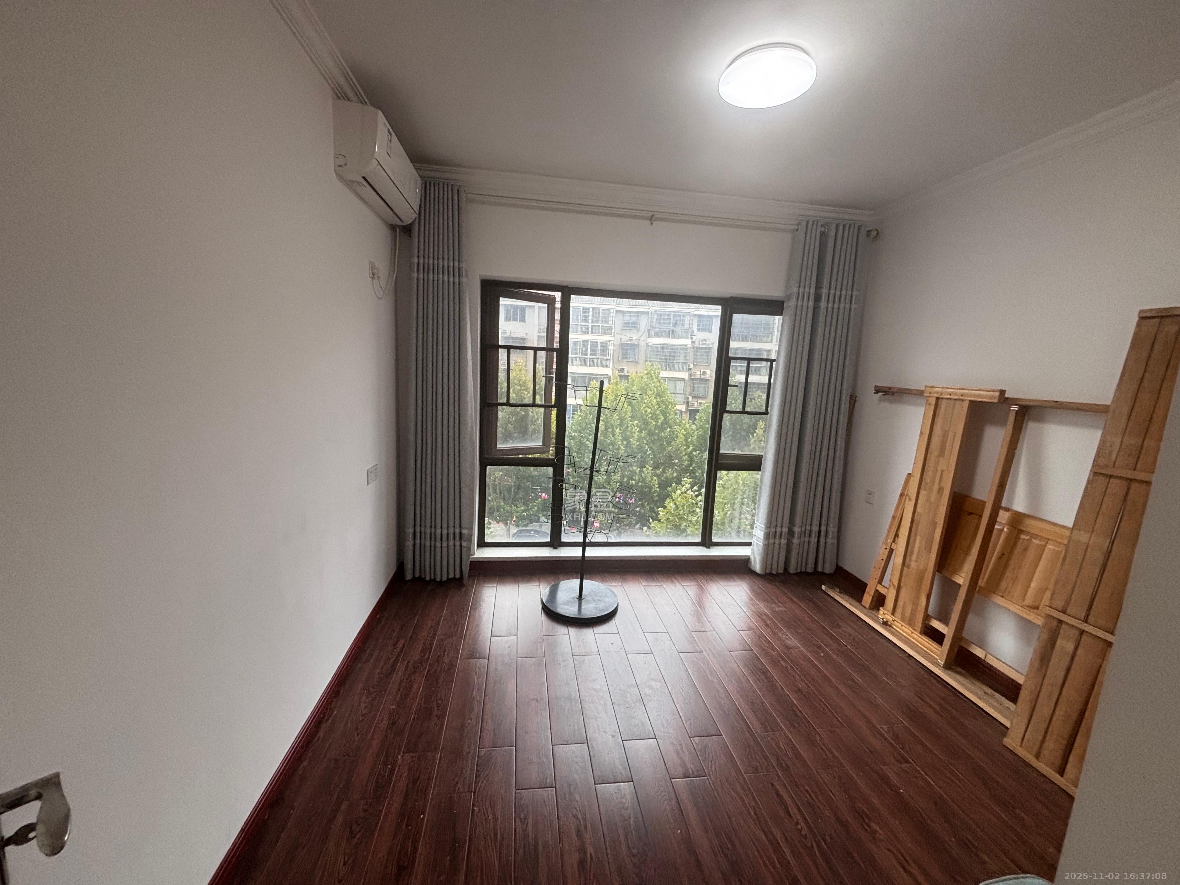 地泰御和苑  3室2厅1卫    2200.0元/月室内图