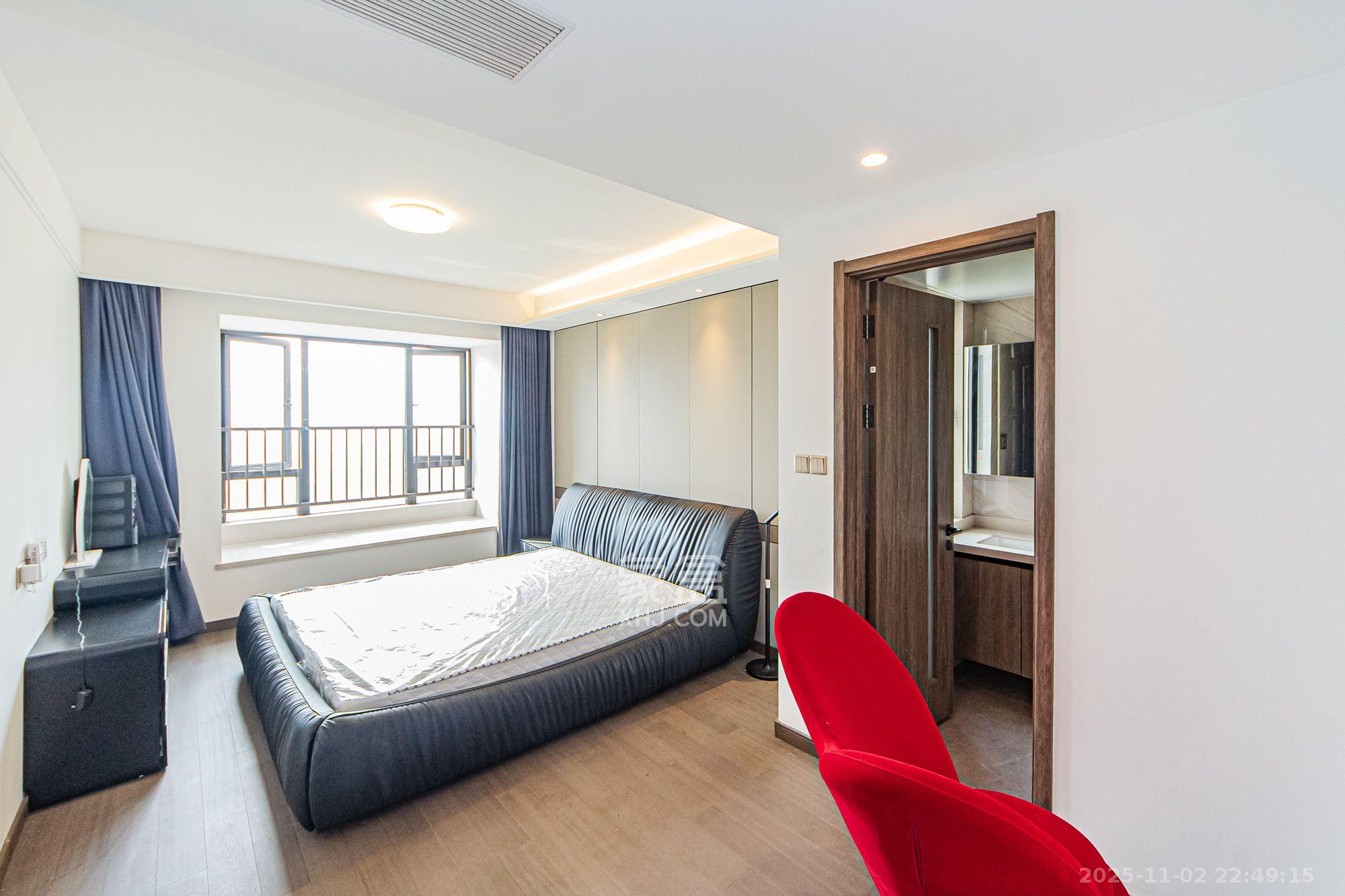 龙湖春江天玺  4室2厅2卫    4500.0元/月室内图