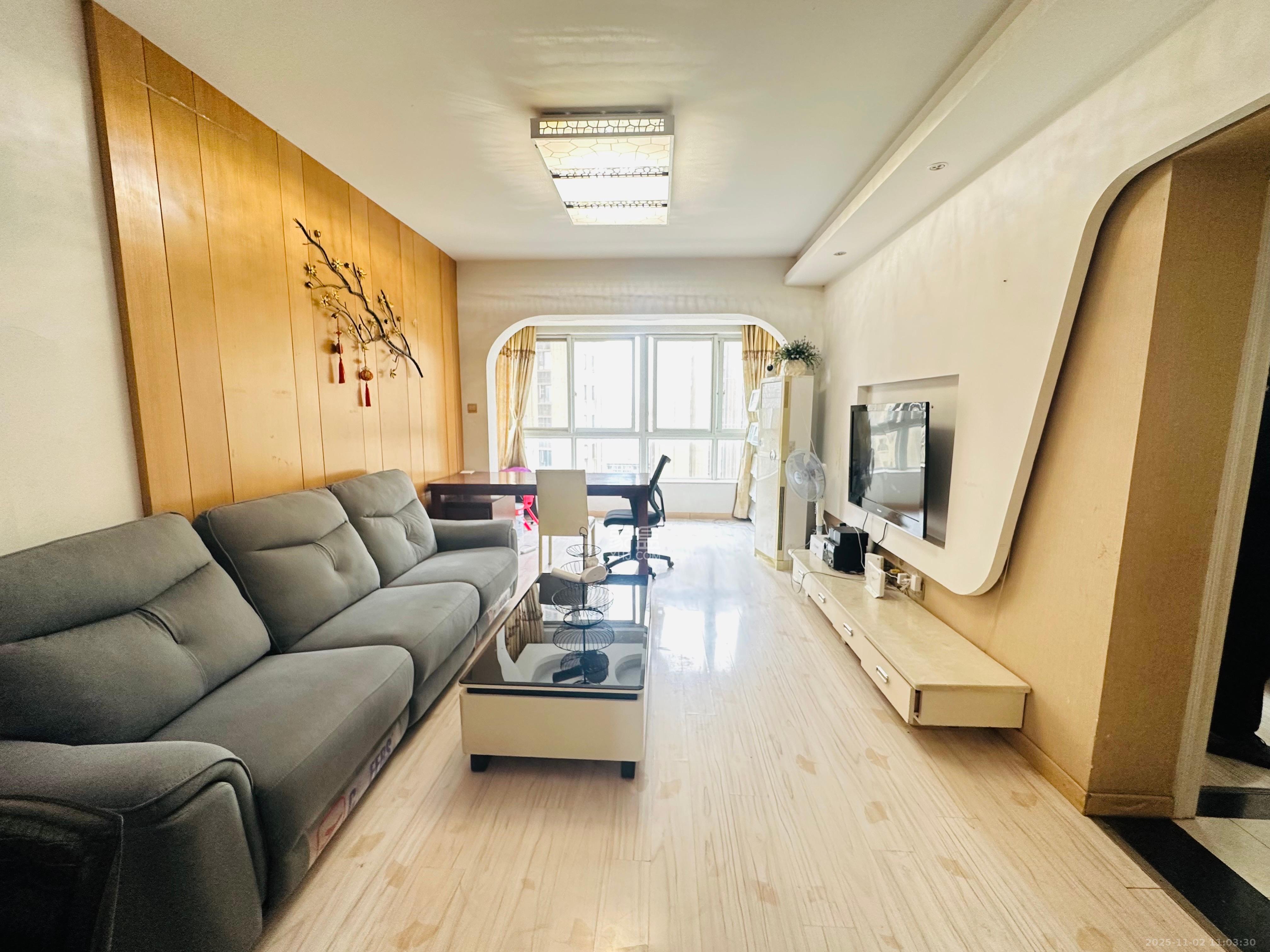 汇都公寓  3室1厅1卫    2500.0元/月