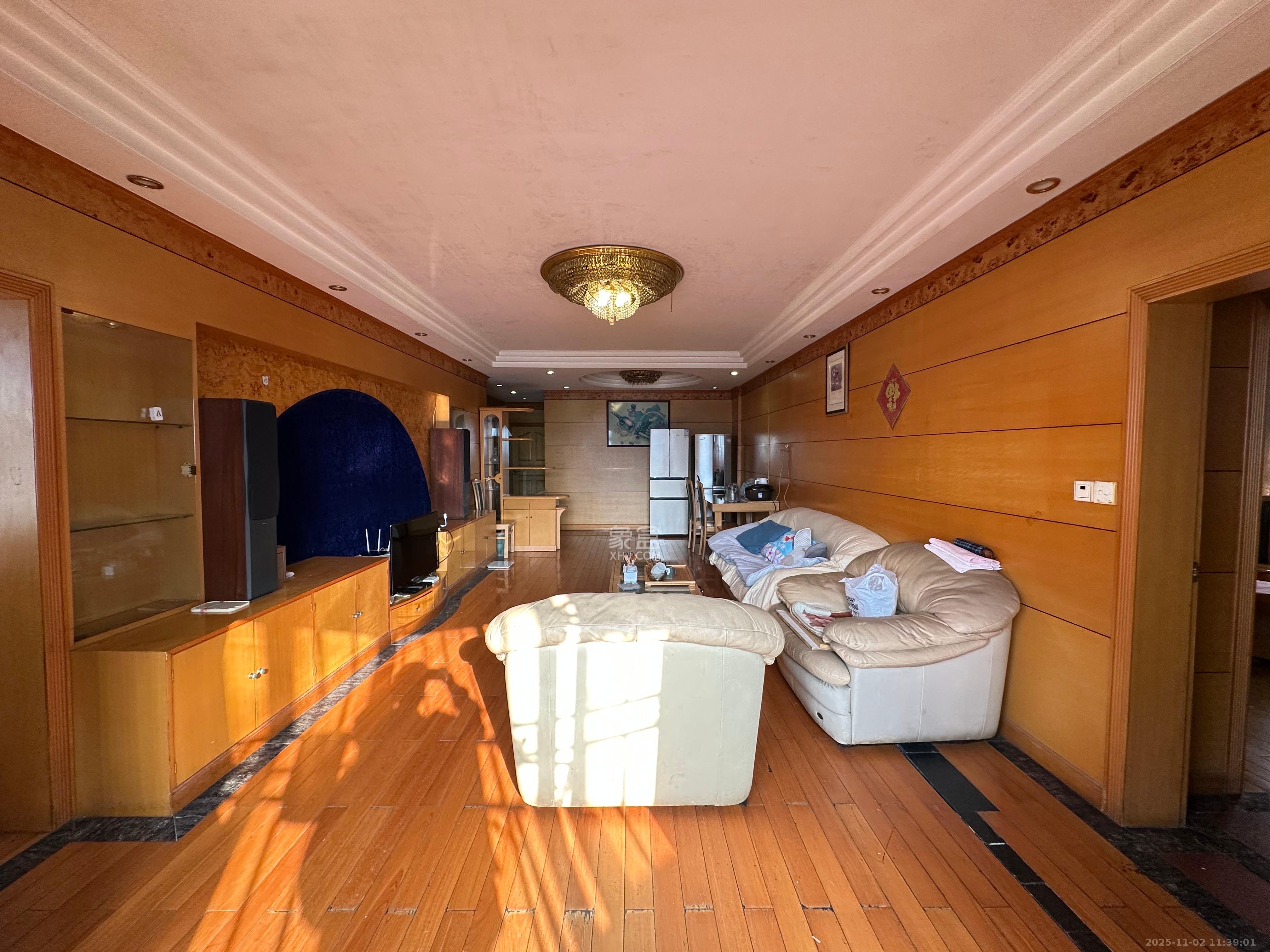 城市花园  3室2厅2卫    2800.0元/月室内图