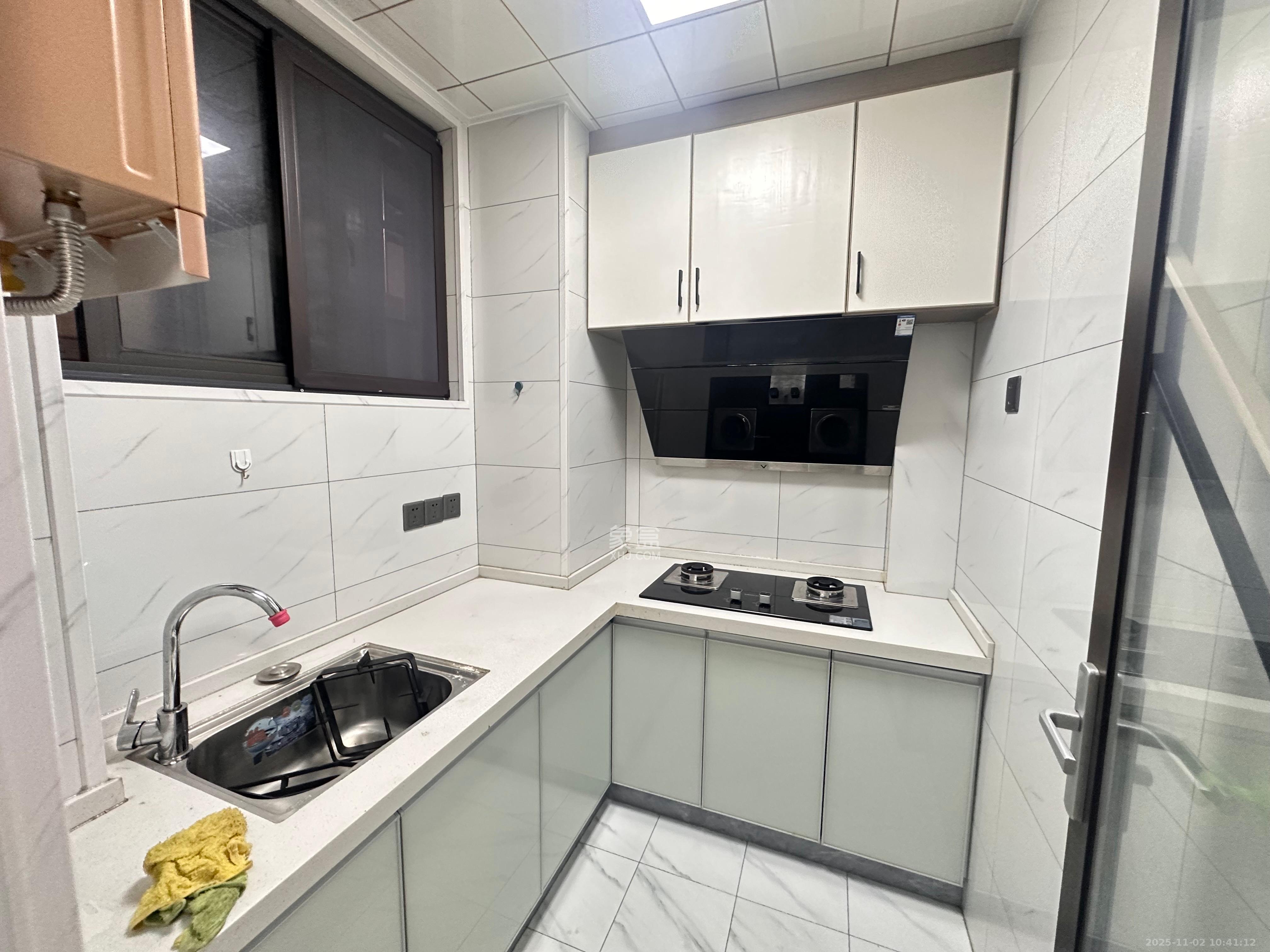 嘉雨兴园  1室1厅1卫    1700.0元/月室内图