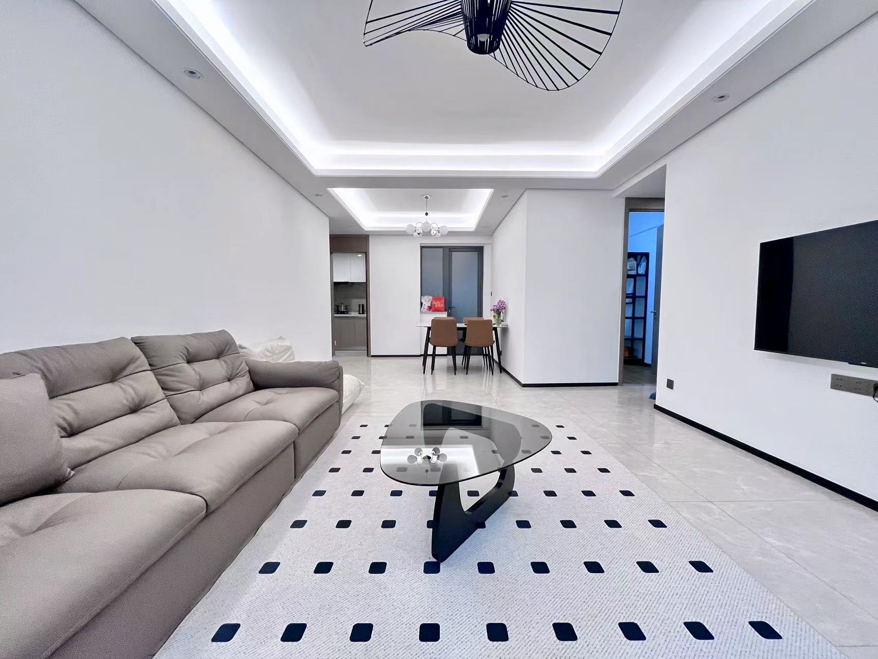 华润中心三期  4室2厅2卫    6500.0元/月