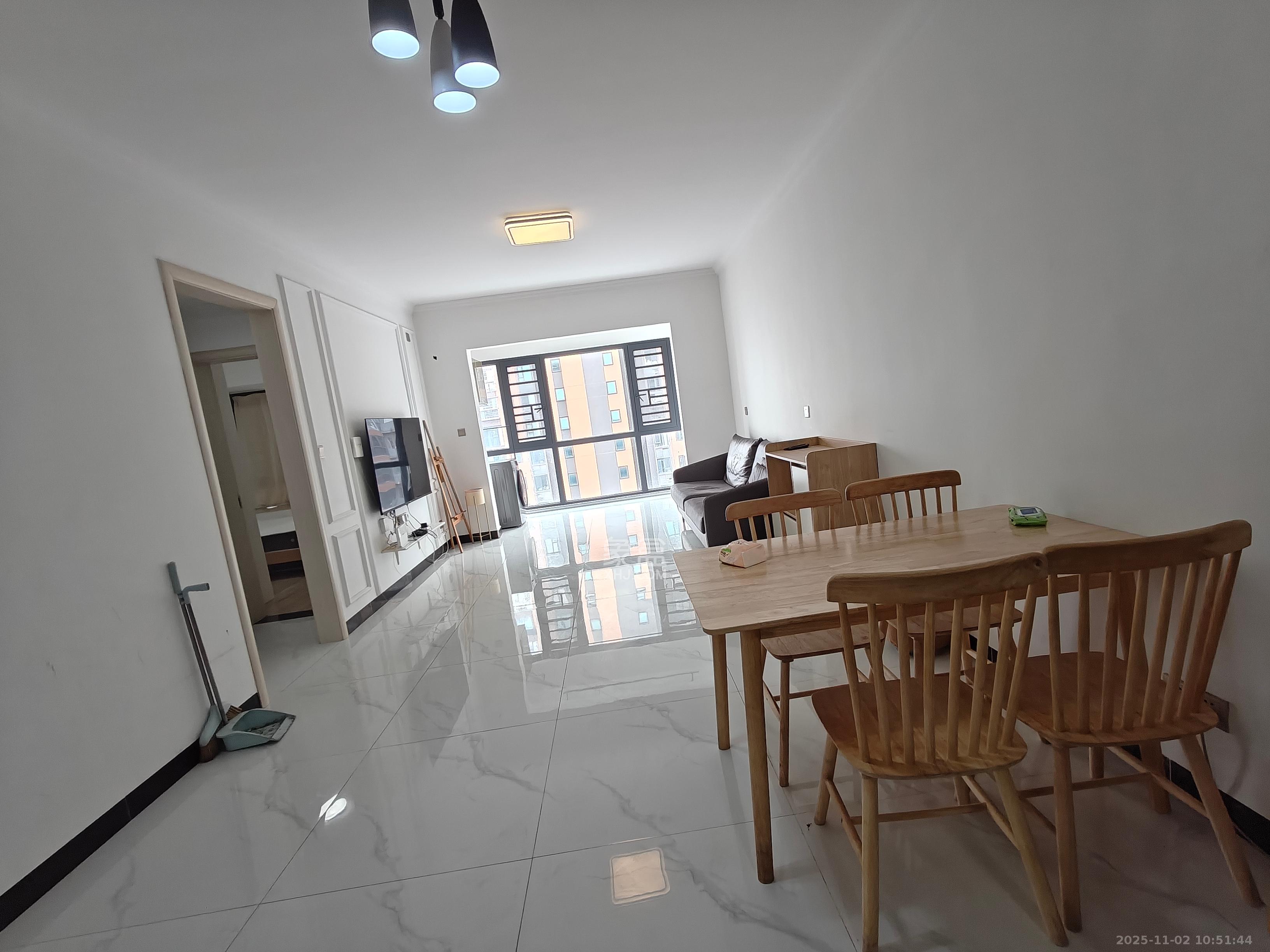 海伦春天 3室2厅1卫 2100.0元/月 海伦春天 3室2厅1卫 2100.0元/月室内图