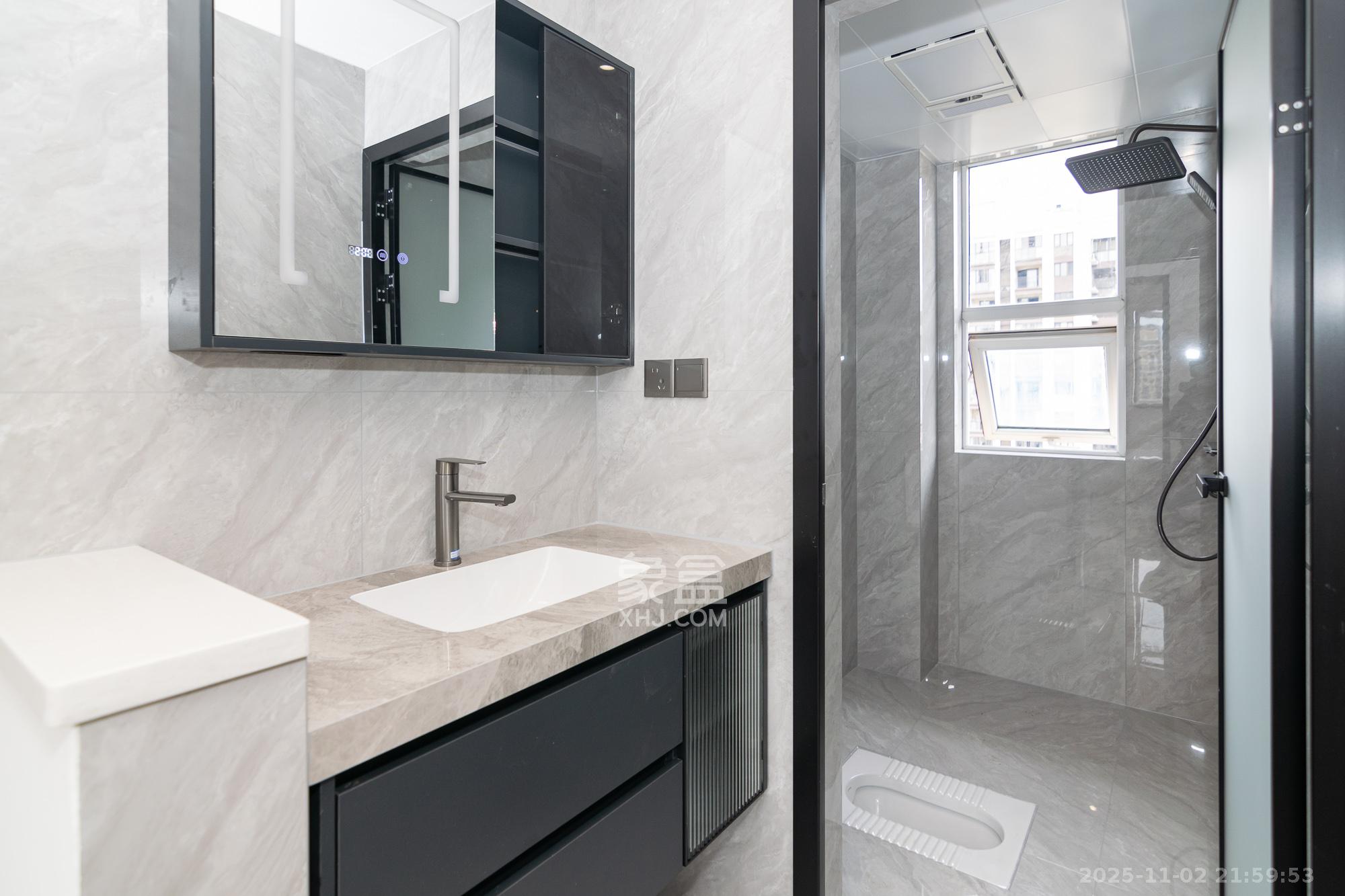 新华联梦想城  4室2厅2卫    106.8万卫生间