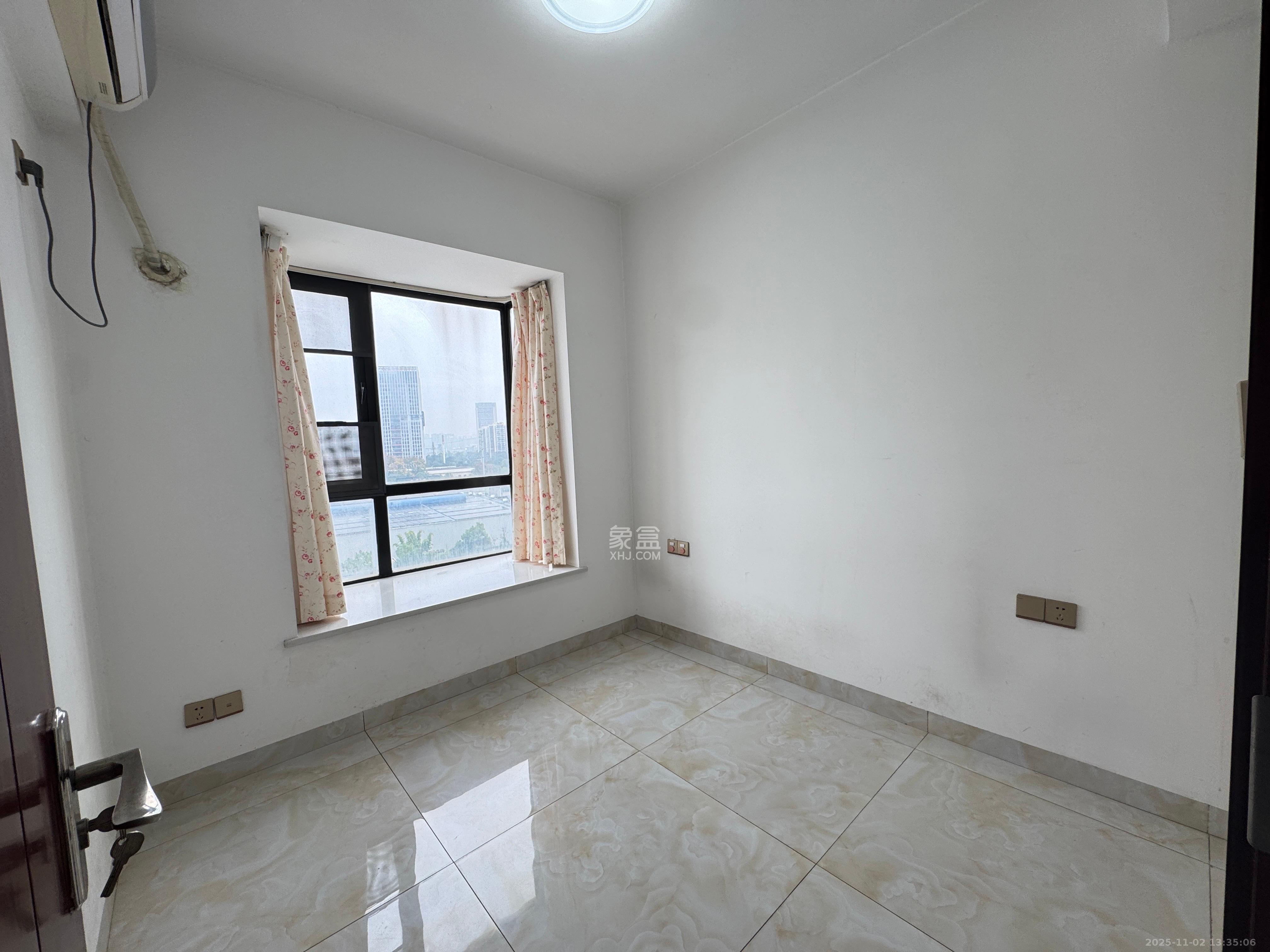 麓谷明珠  2室2厅1卫    2400.0元/月室内图