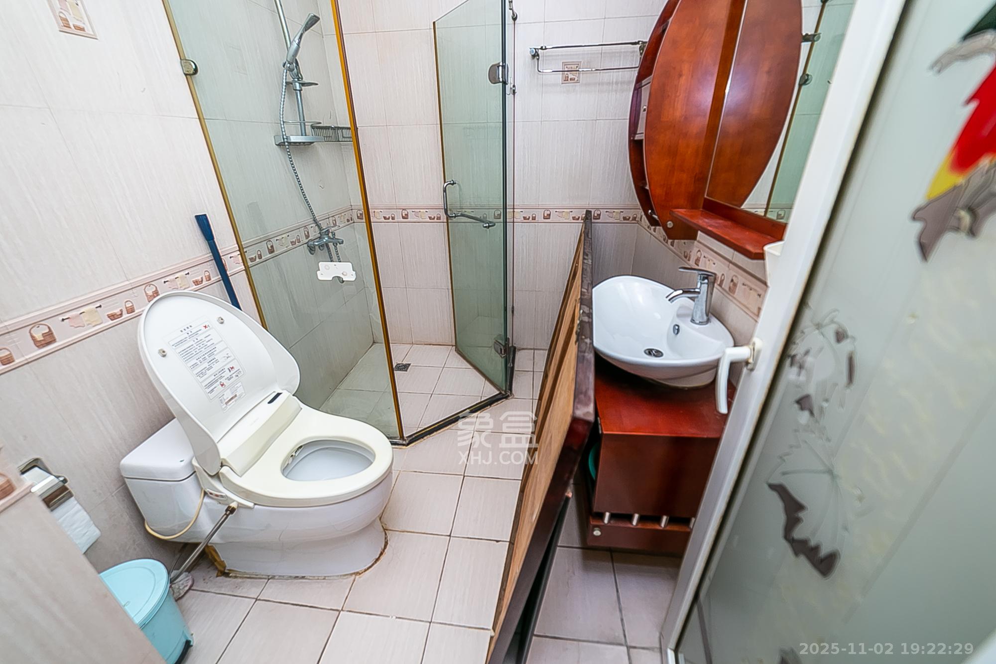 华银园  3室2厅2卫    103.0万 华银园  3室2厅2卫    103.0万卫生间