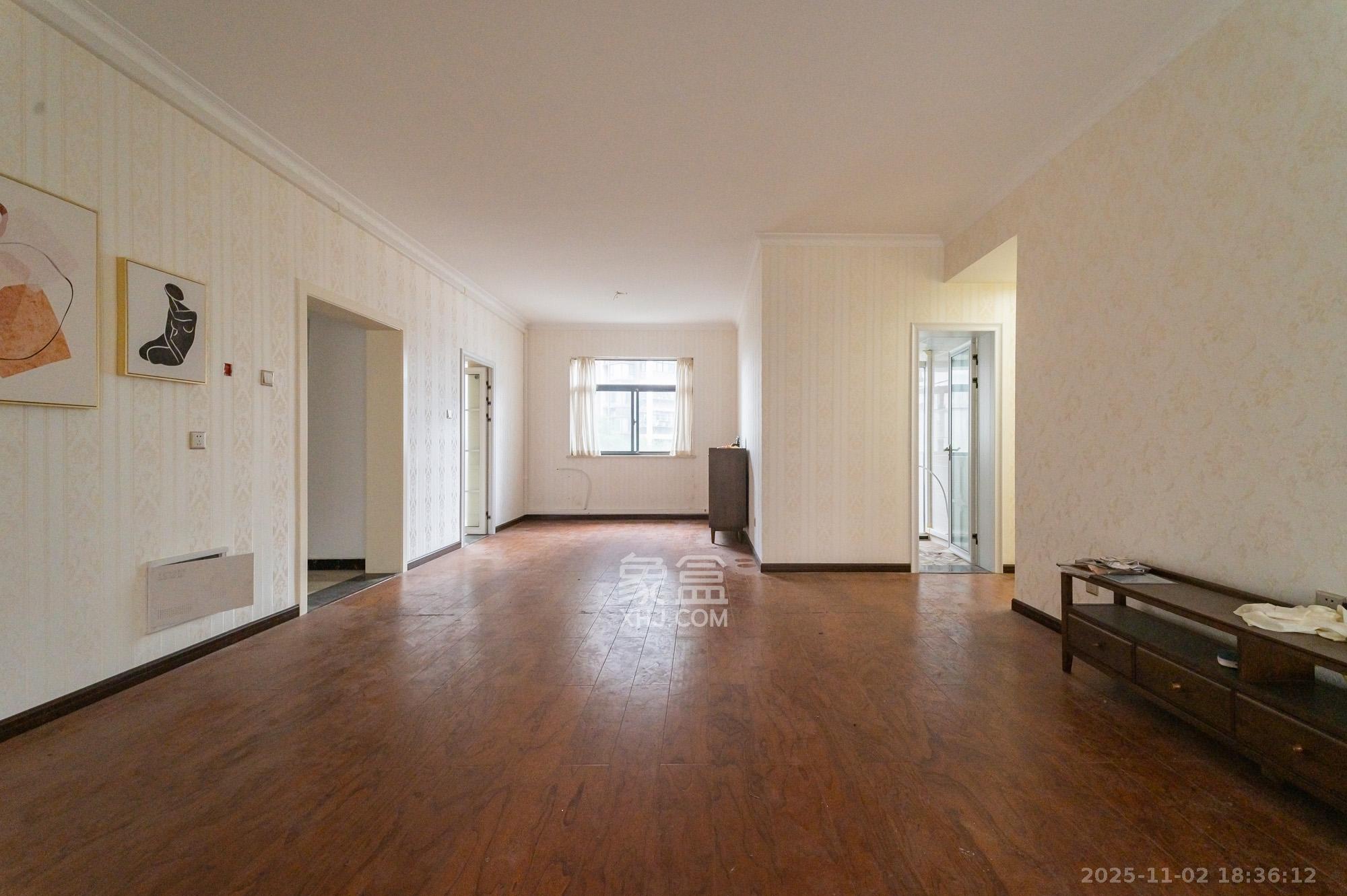 幸福里润城(幸福里二期) 4室2厅2卫 82.8万 幸福里润城(幸福里二期) 4室2厅2卫 82.8万客厅