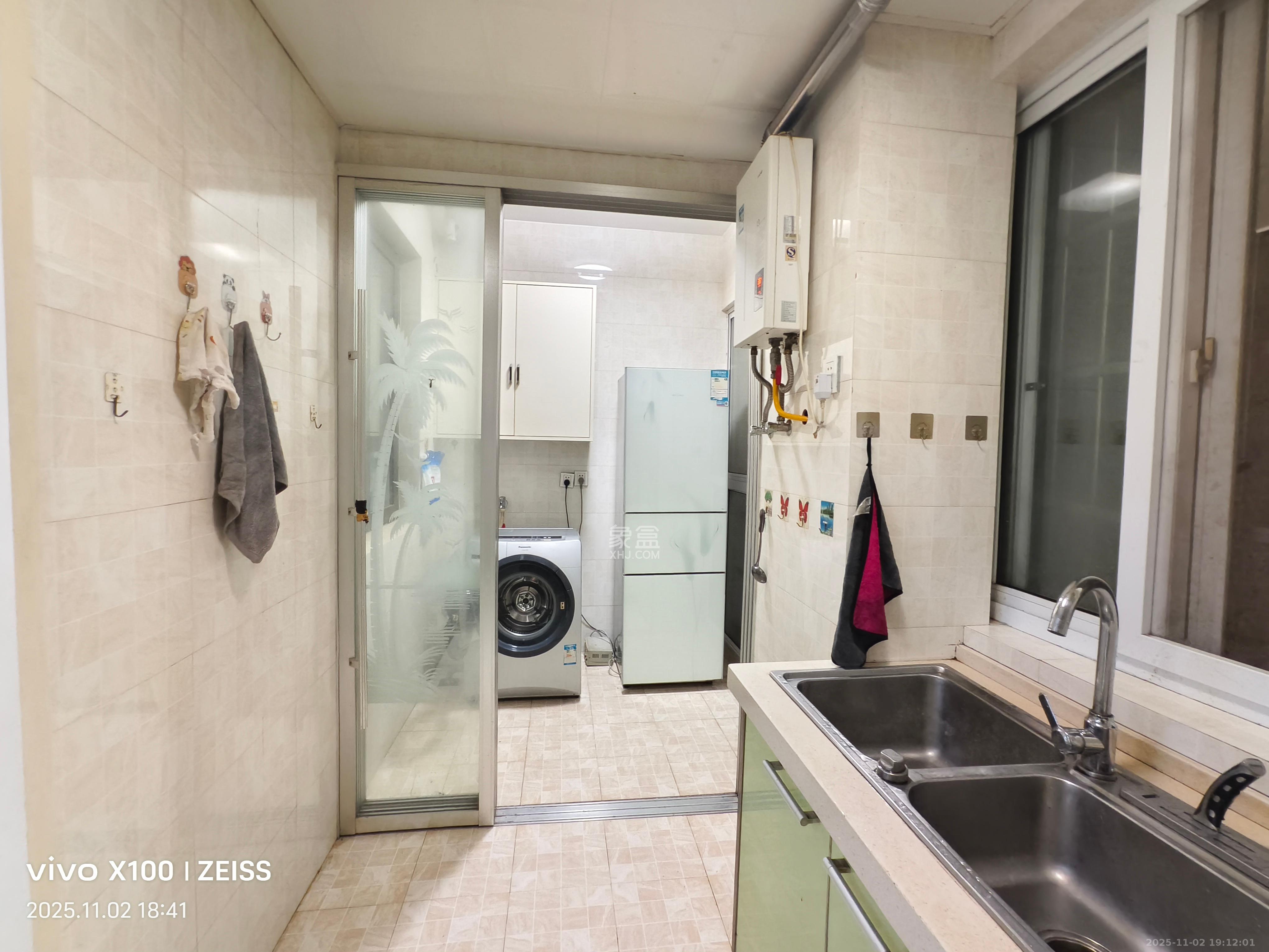 紫云阁  3室2厅2卫    2000.0元/月室内图