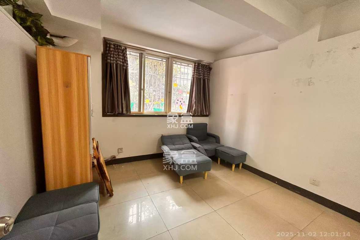 湖开小区(湖南开关厂宿舍)/南大桥社区 6室2厅1卫 3300.0元/月 湖开小区(湖南开关厂宿舍)/南大桥社区 6室2厅1卫 3300.0元/月室内图