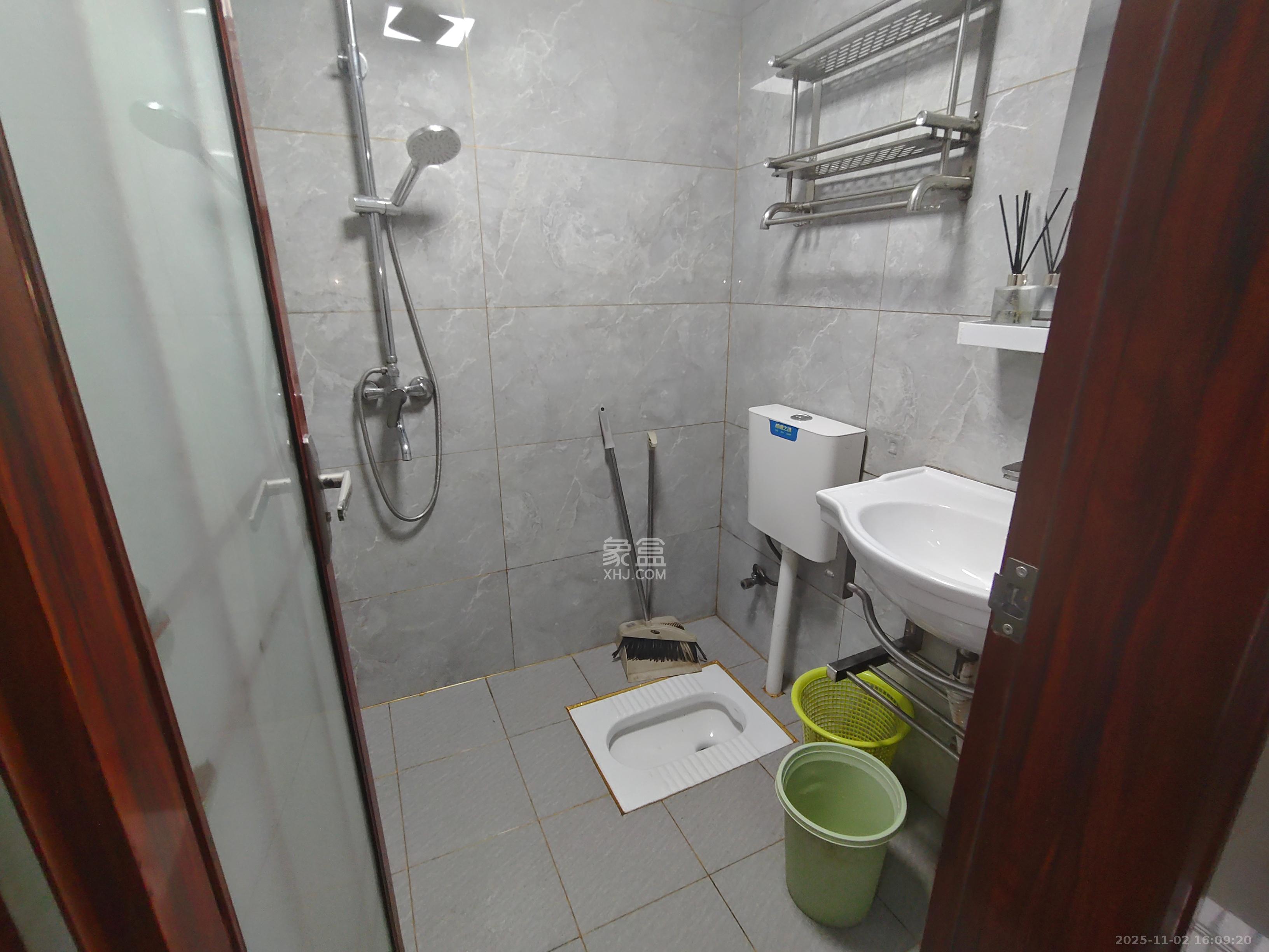 和康园小区 1室1厅1卫 1350.0元/月 和康园小区 1室1厅1卫 1350.0元/月室内图