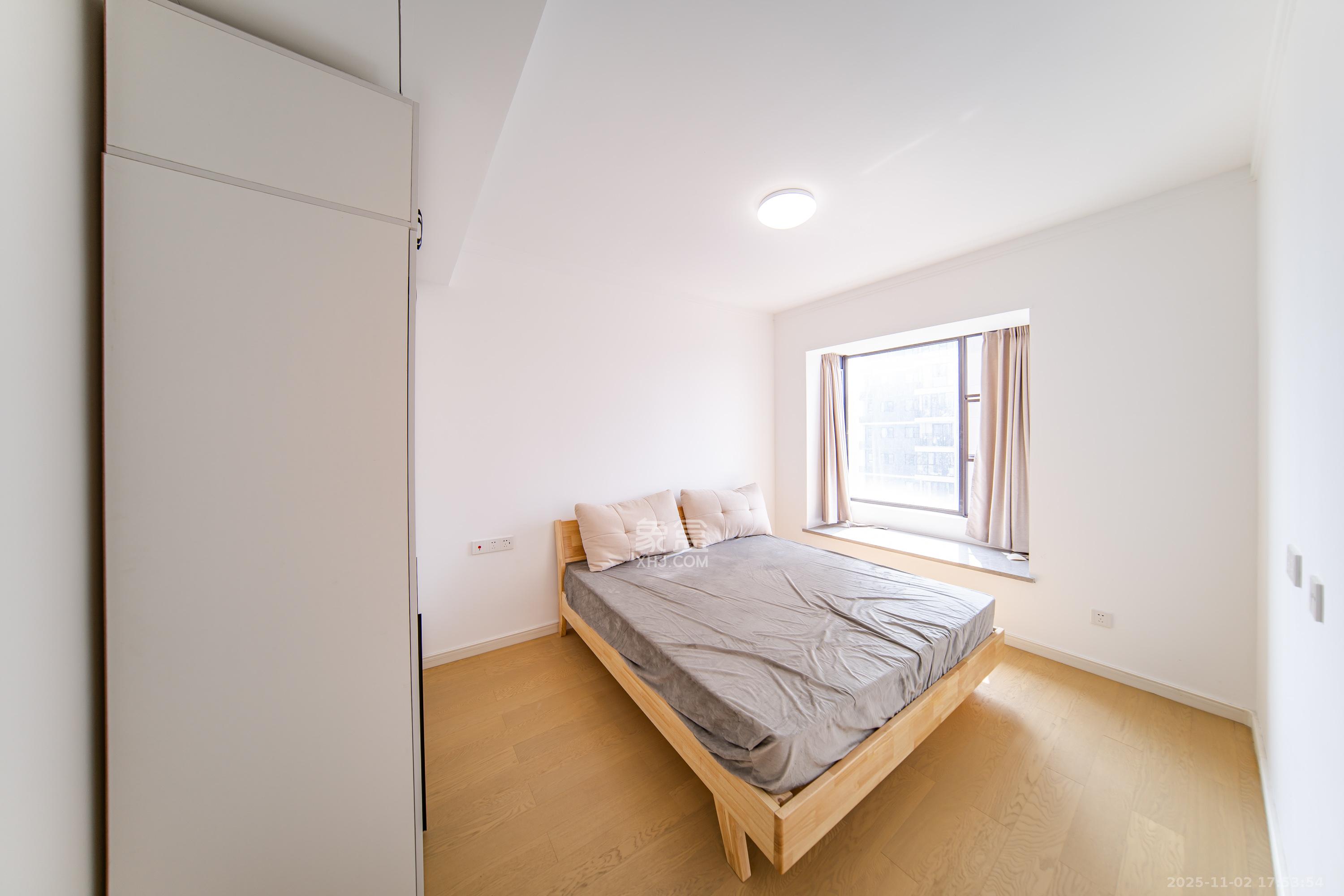 万科金色梦想C区  3室2厅2卫    120.0万卧室