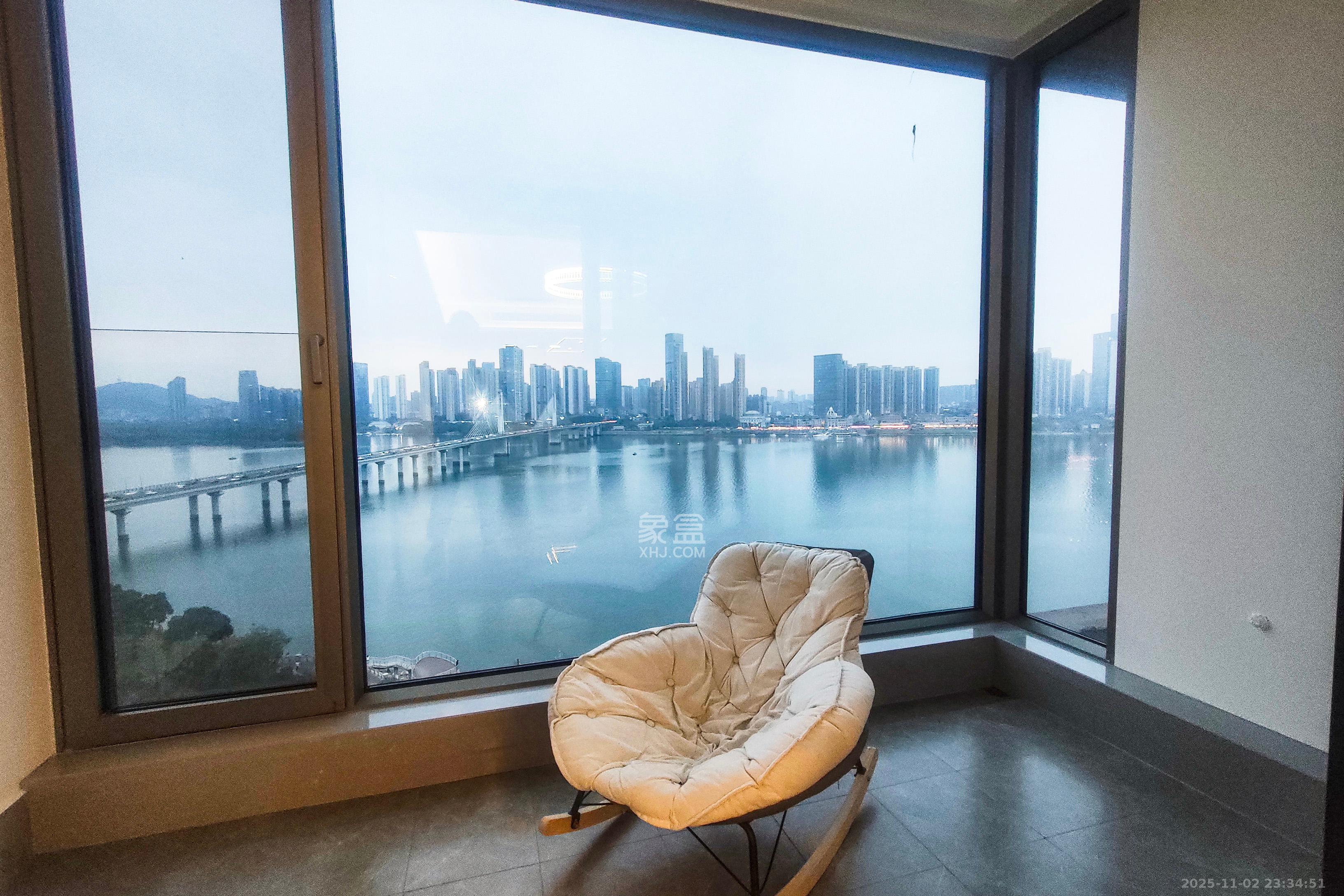 北辰瀚江府  3室2厅2卫    275.0万阳台