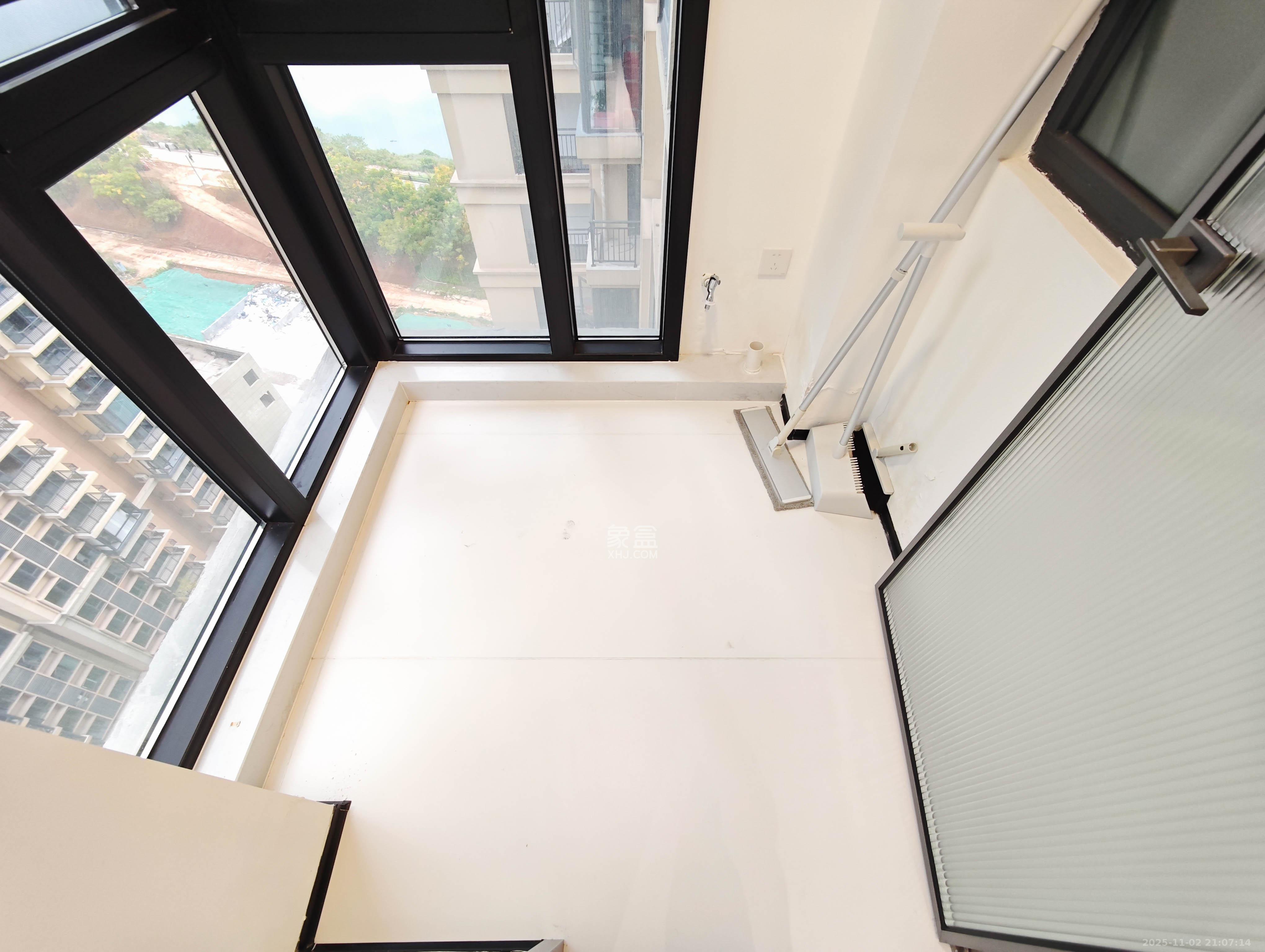 伊景园滨河苑  1室0厅0卫    105.0万阳台