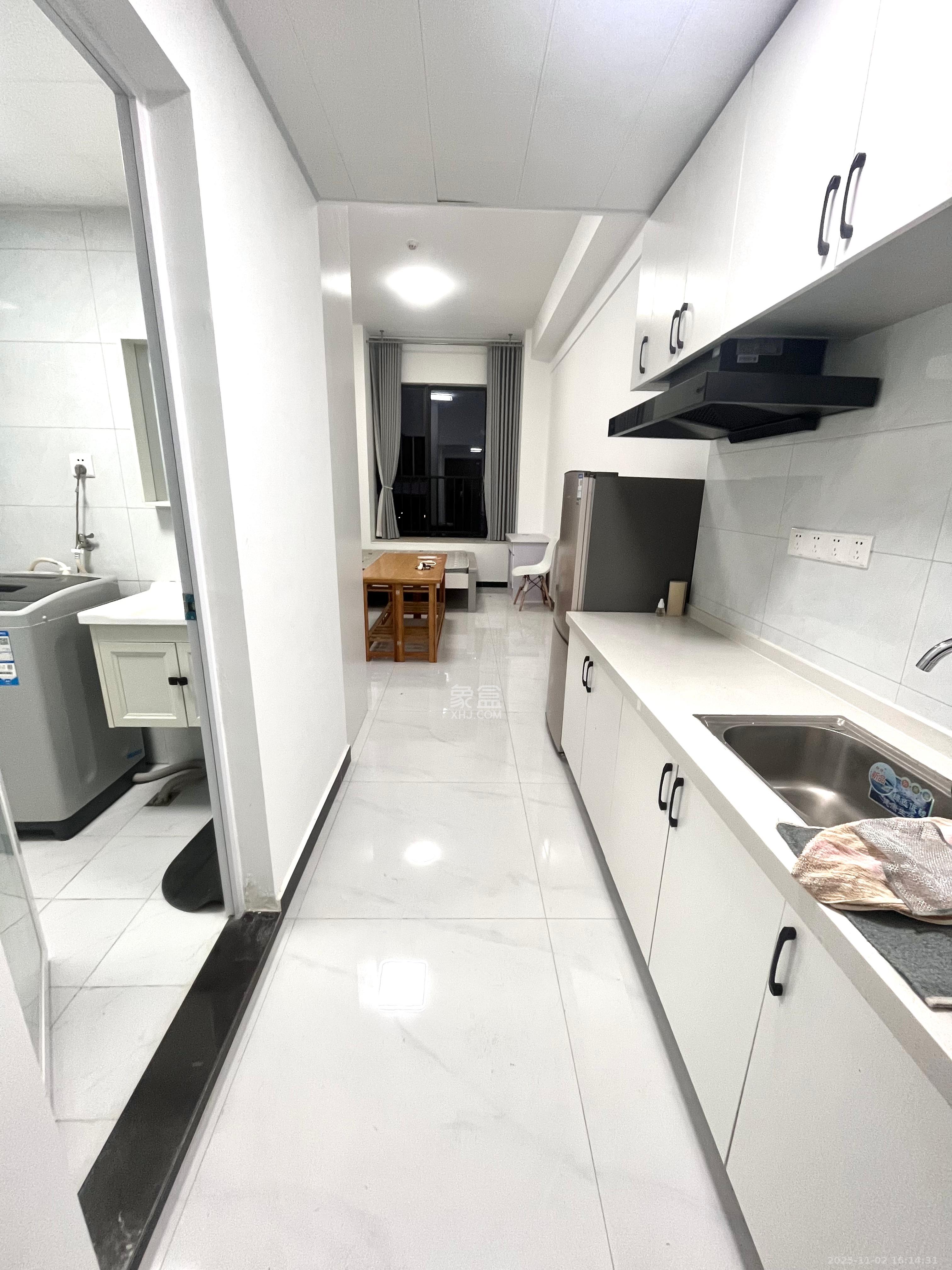 新城悦隽公园  1室1厅1卫    1000.0元/月室内图