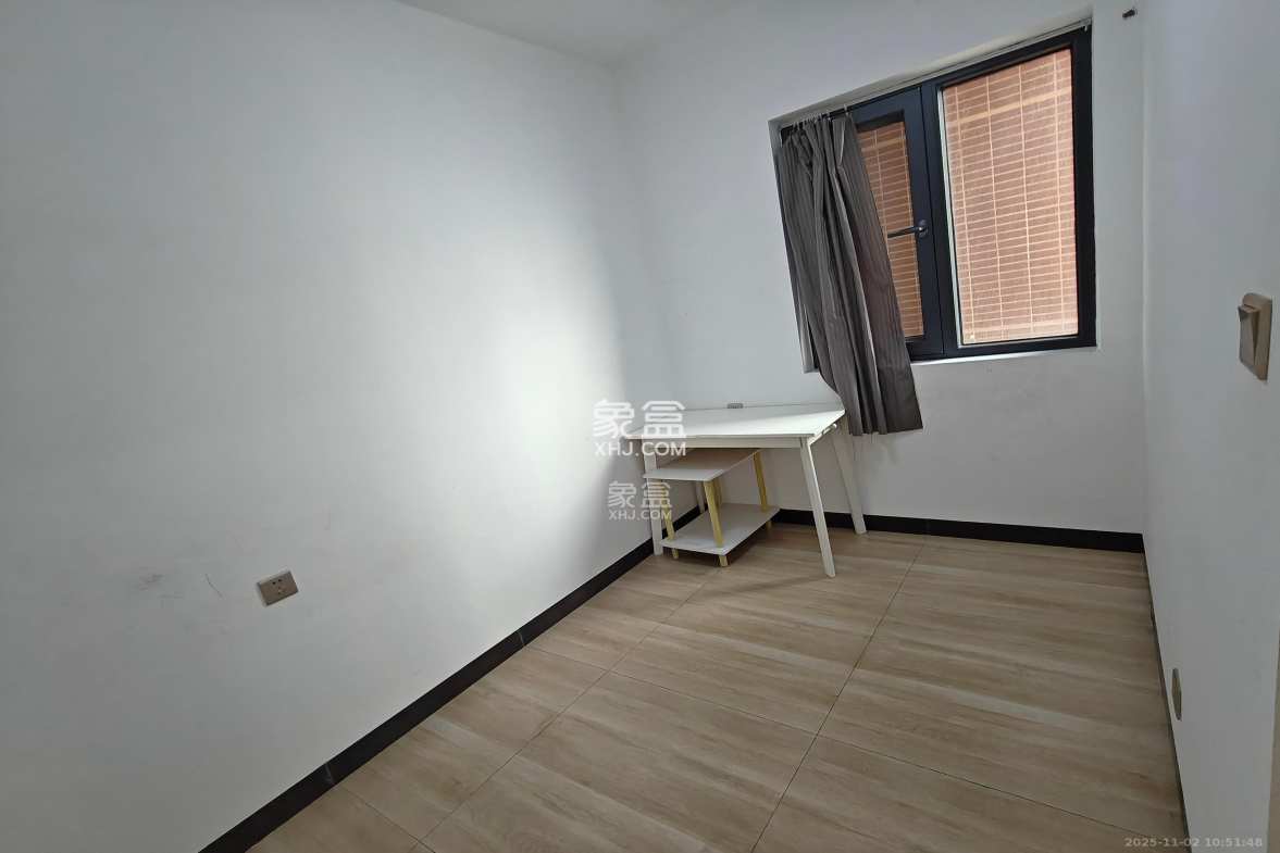 海伦春天 3室2厅1卫 2100.0元/月 海伦春天 3室2厅1卫 2100.0元/月室内图