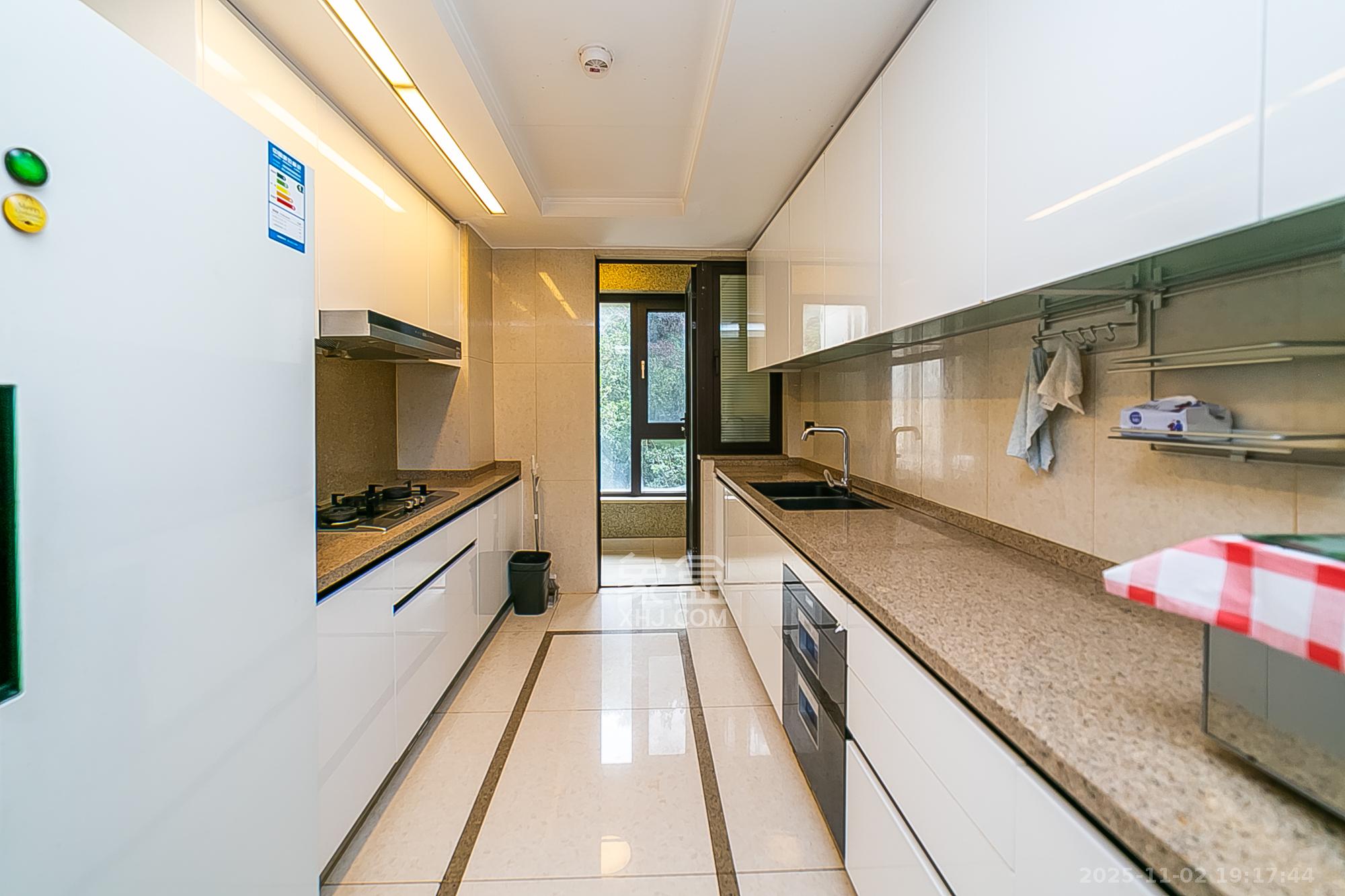 万科紫台  4室2厅2卫    280.0万厨房