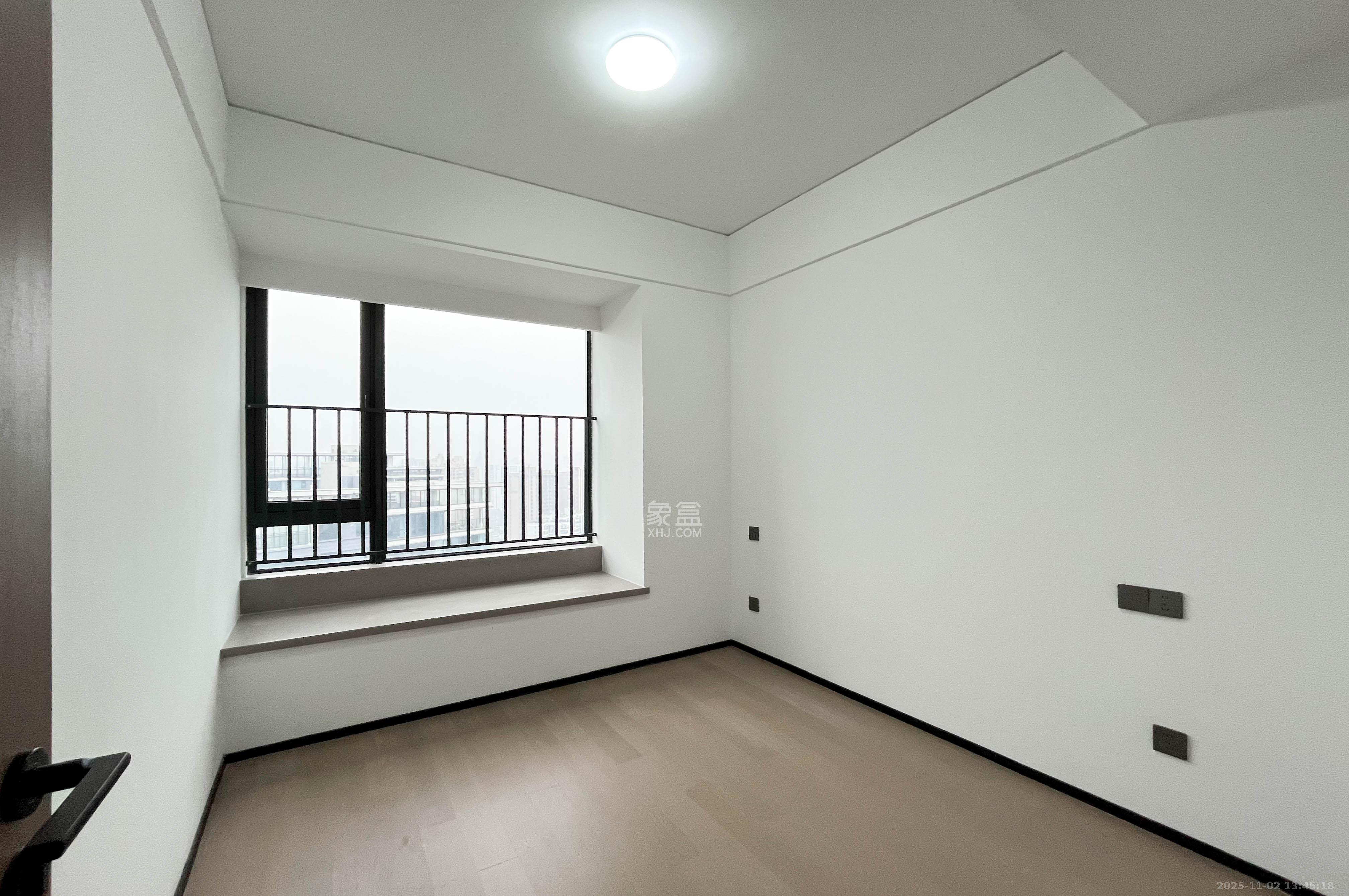 金地峯范  4室2厅2卫    290.0万其他