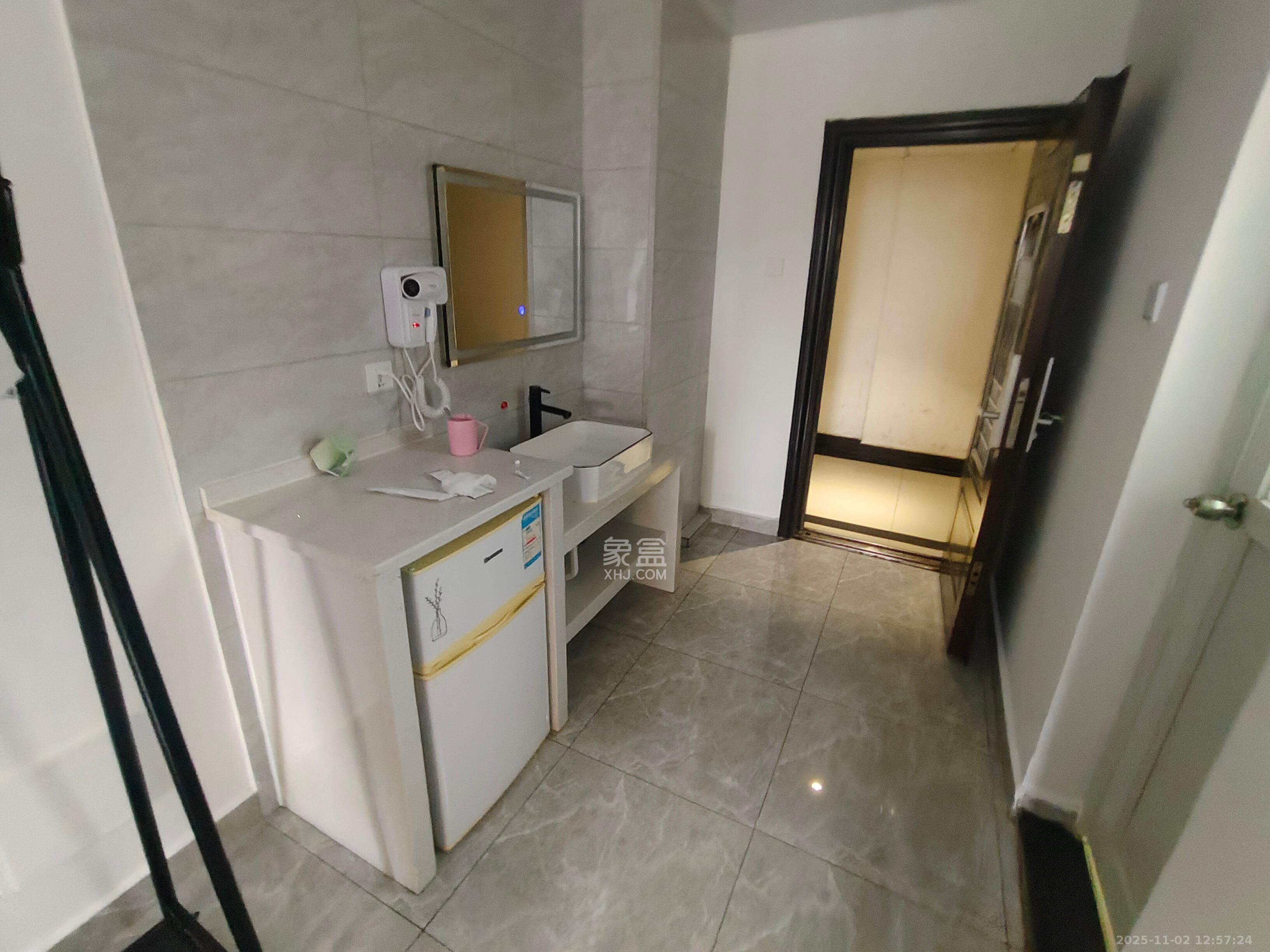 七彩丽都  1室1厅1卫    1600.0元/月室内图