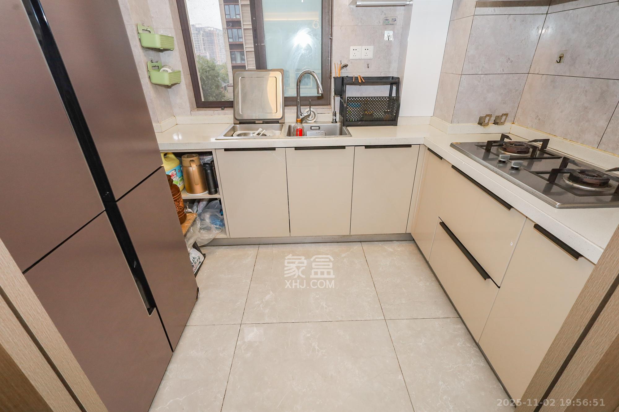 龙湖铂金中心（龙湖春江郦城）  3室2厅2卫    220.0万厨房